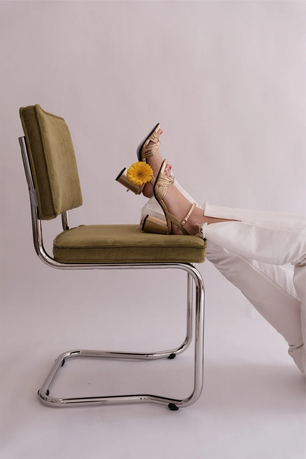Stratégie de communication, direction artistique, shooting photo et montage vidéo Réel Instagram, pour la gestion et le développement des réseaux sociaux d'une boutique en Corse, par ZACE - Agence de communication digitale à Corte, en Corse.