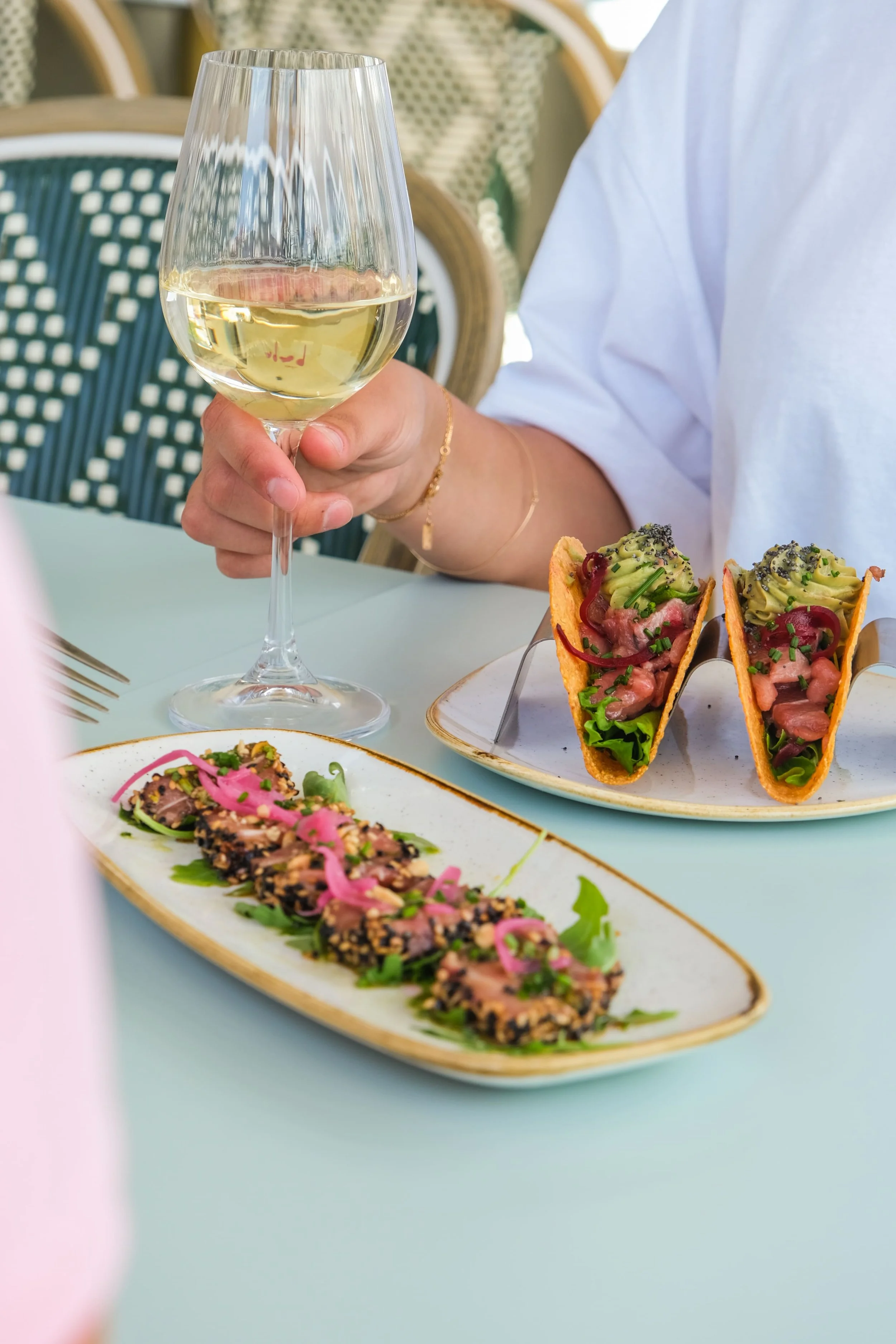 Branding, feed Instagram, stratégie de communication, shooting photo et montage vidéo Réel Instagram, pour la gestion et le développement des réseaux sociaux d'un restaurant en Corse, par ZACE - Agence de communication digitale à Corte.