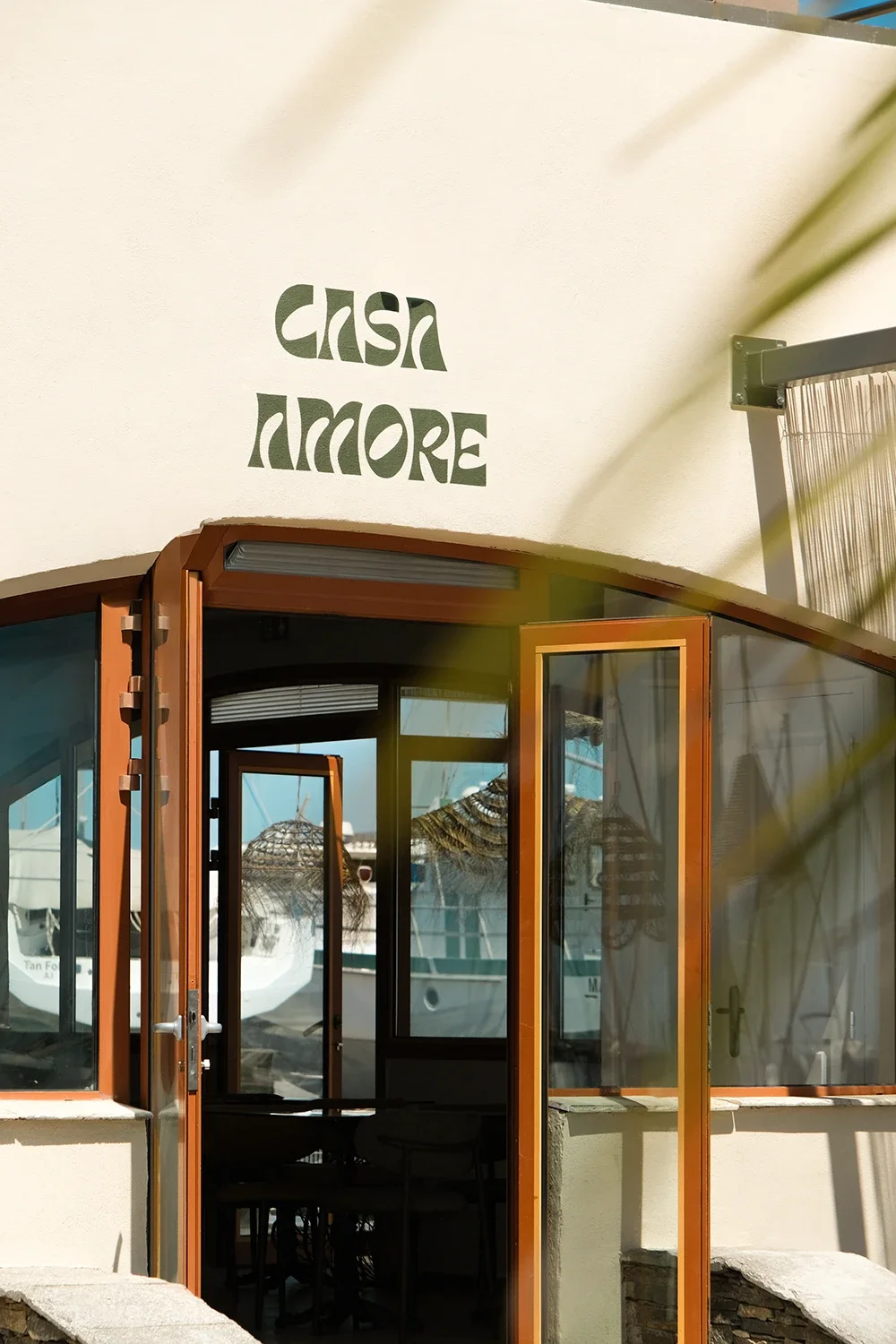 Stratégie de communication digitale, shooting photo et vidéo réel Instagram, pour la gestion et le développement d'un restaurant en Corse, par ZACE - Agence de communication digitale à Corte, en Corse.