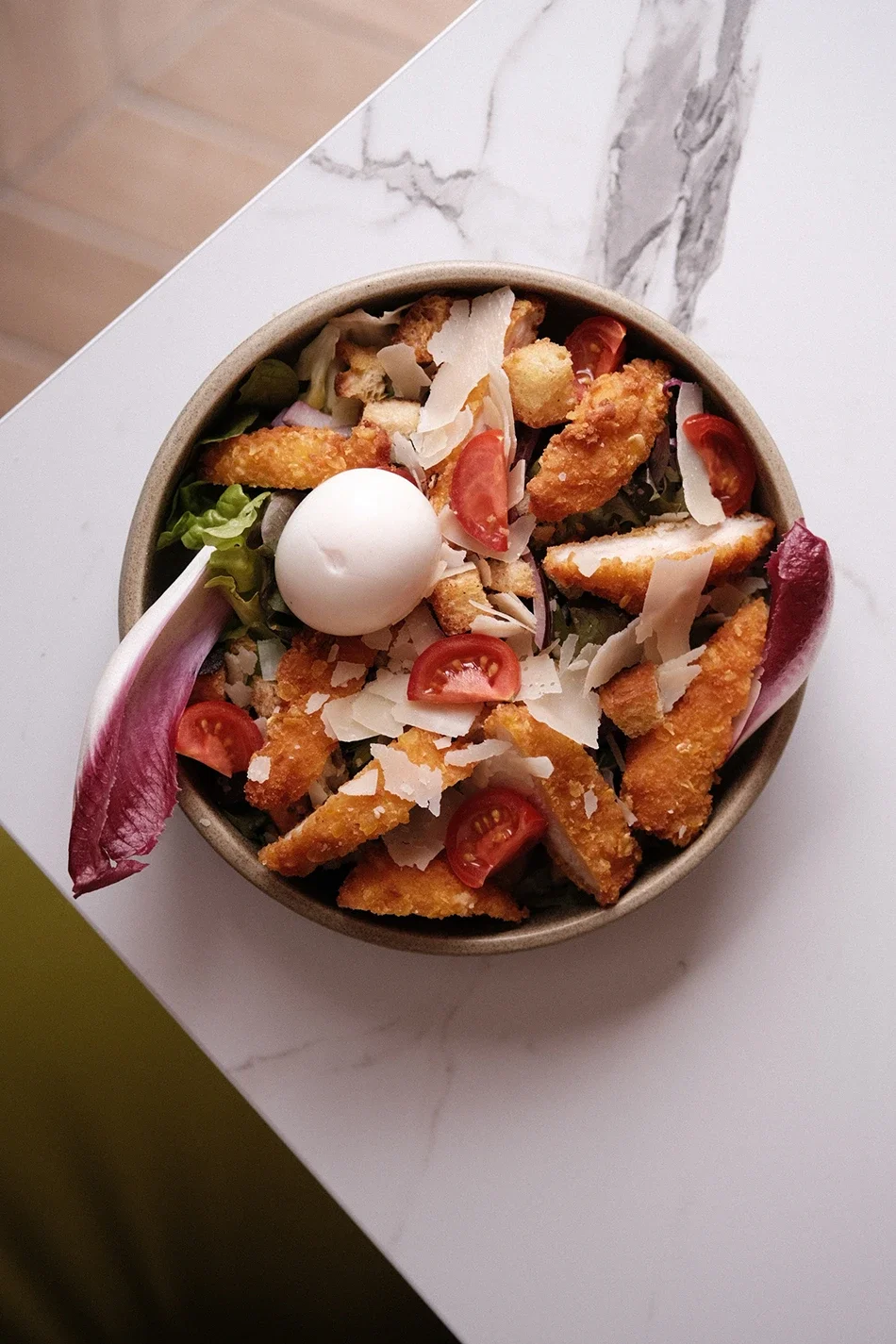 Branding, feed Instagram, stratégie de communication, shooting photo et montage vidéo Réel Instagram, pour la gestion et le développement des réseaux sociaux d'un restaurant en Corse, par ZACE - Agence de communication digitale à Corte.