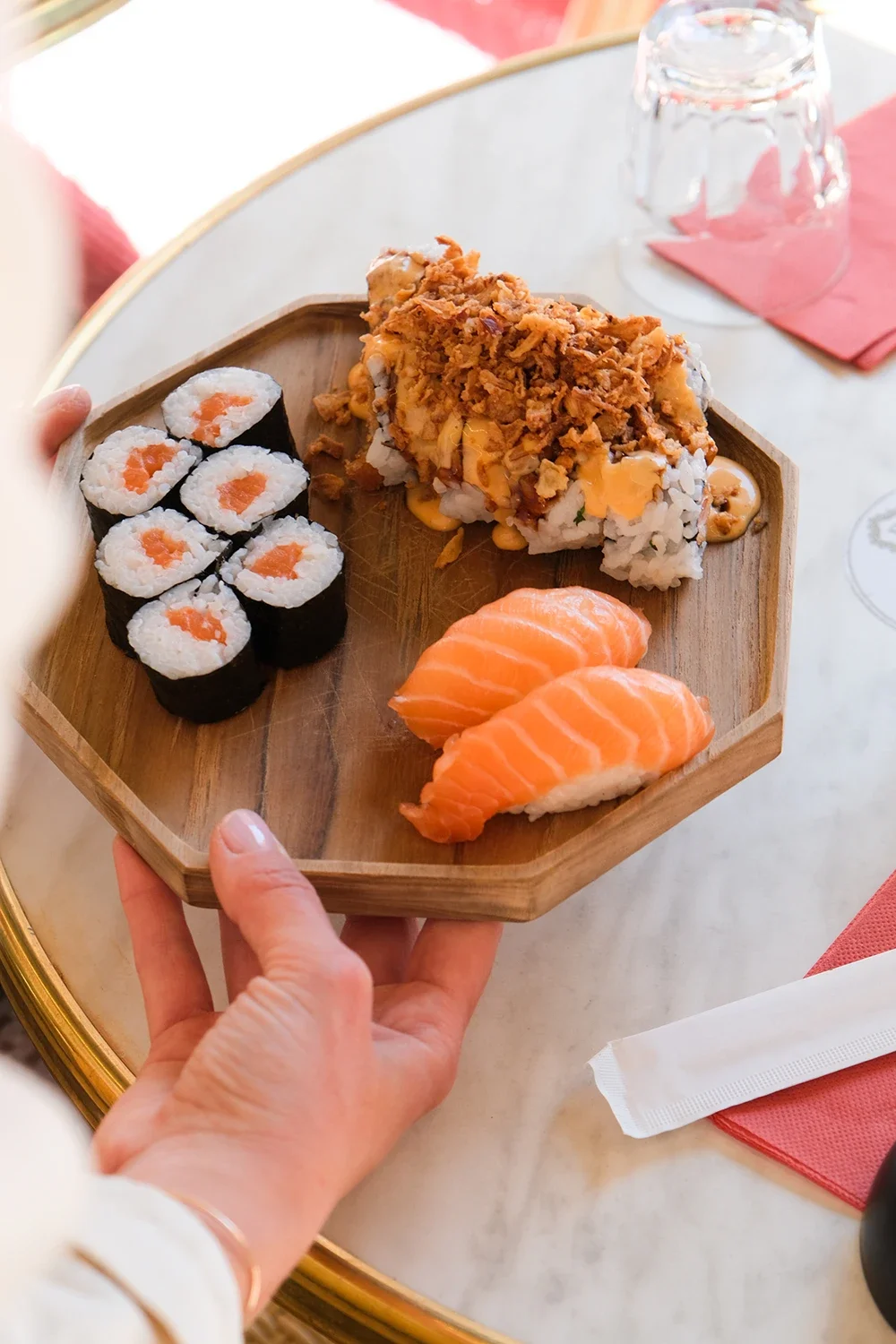 Création de feed instagram, stratégie de communication, shooting photo et video, pour la création de contenus, la gestion et le développement des réseaux sociaux d'un restaurant en Corse, par ZACE - Agence de communication digitale à Corte, en Corse.