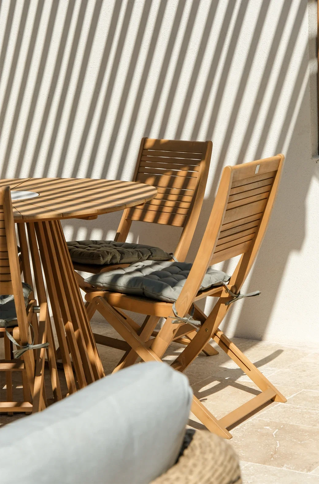 Lancement de média sociaux, stratégie de communication, shooting photo et montage vidéo Réel Instagram, pour la gestion et le développement des réseaux sociaux d'un hotel en Corse, par ZACE - Agence de communication digitale à Corte, en Corse.