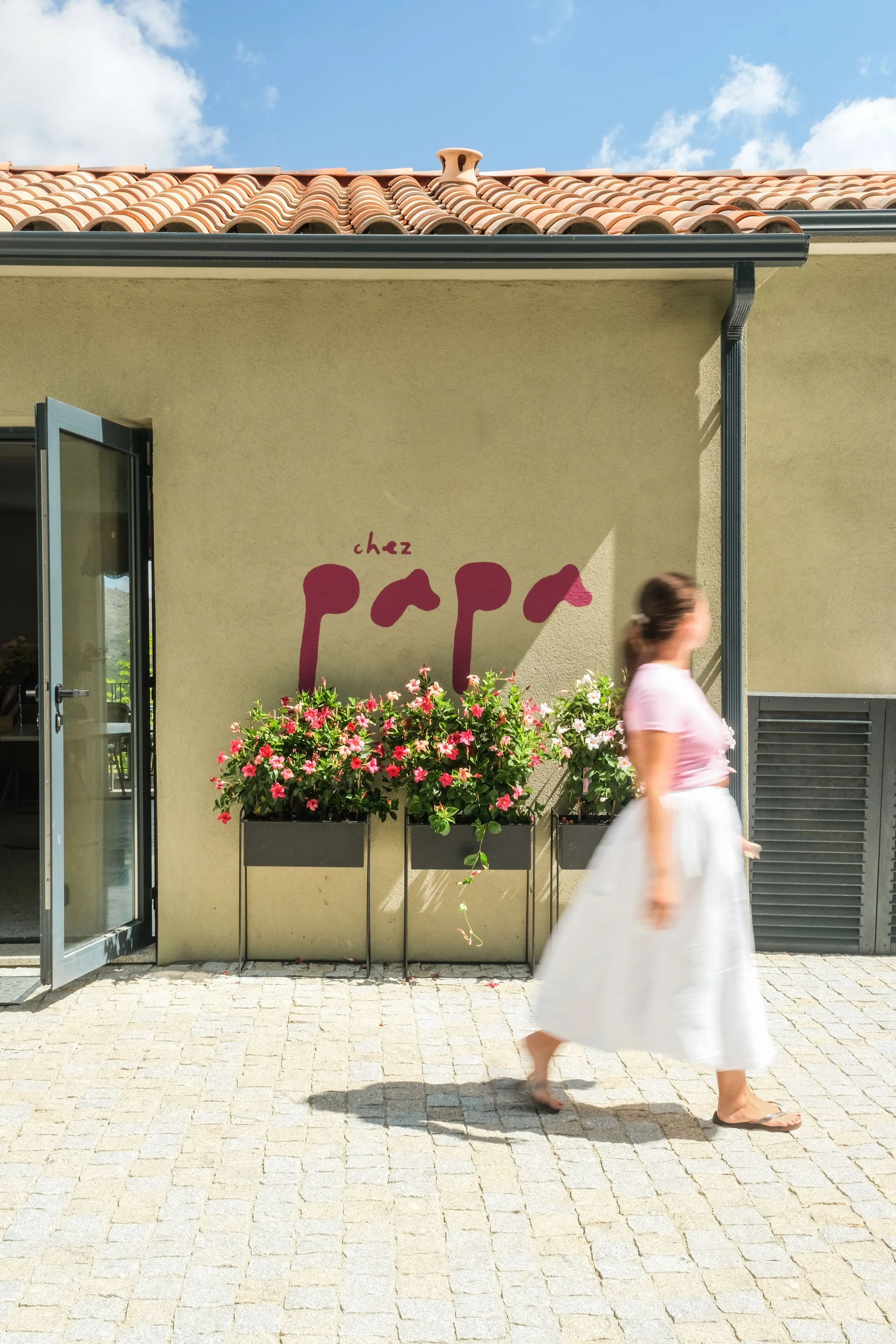 Branding, feed Instagram, stratégie de communication, shooting photo et montage vidéo Réel Instagram, pour la gestion et le développement des réseaux sociaux d'un restaurant en Corse, par ZACE - Agence de communication digitale à Corte.