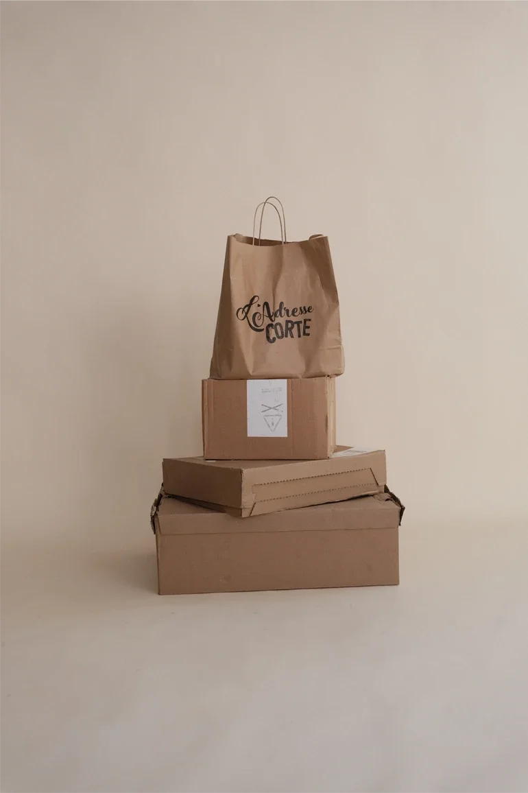 Stratégie de communication, direction artistique, shooting photo et montage vidéo Réel Instagram, pour la gestion et le développement des réseaux sociaux d'une boutique en Corse, par ZACE - Agence de communication digitale à Corte, en Corse.