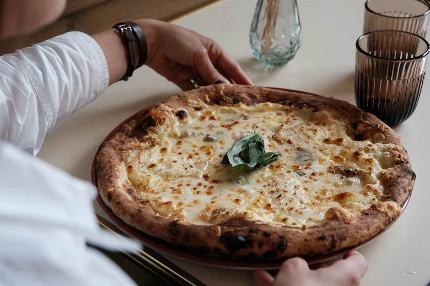 Branding, stratégie de communication, shooting photo et video, pour la création de contenus, la gestion et le développement des réseaux sociaux d'un restaurant en Corse, par ZACE - Agence de communication digitale à Corte, en Corse.
