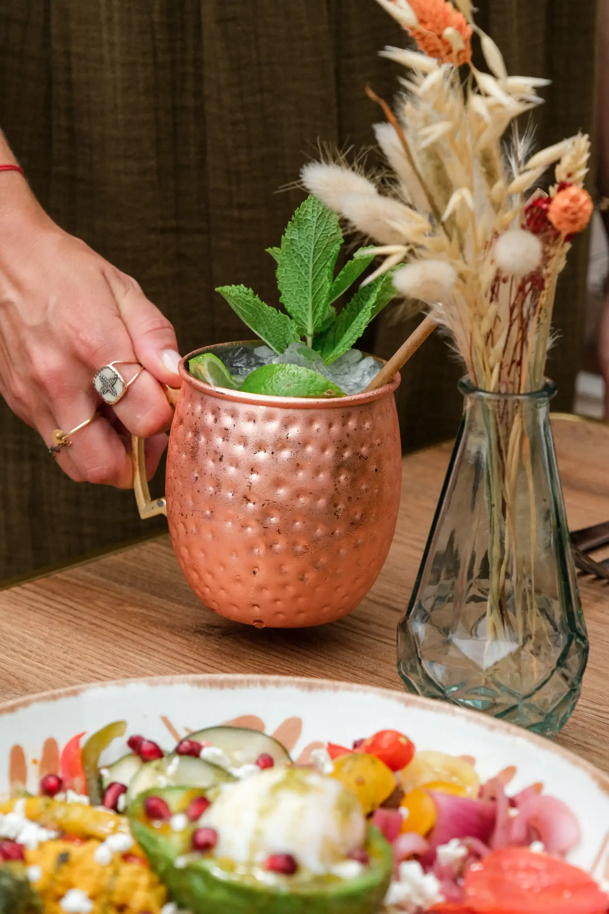 Branding, stratégie de communication, shooting photo et video, pour la création de contenus, la gestion et le développement des réseaux sociaux d'un restaurant en Corse, par ZACE - Agence de communication digitale à Corte, en Corse.
