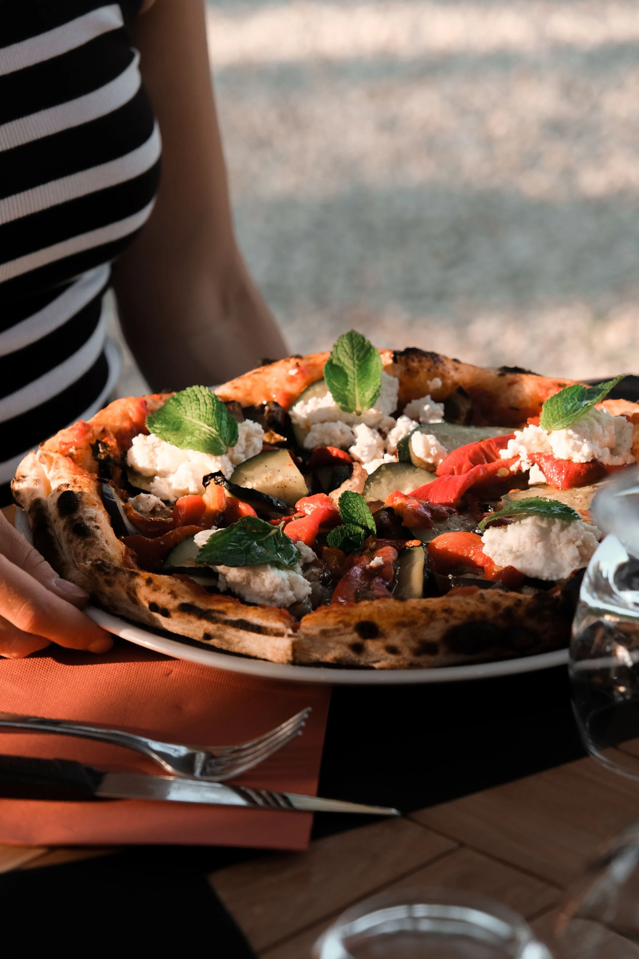 Création de feed instagram, stratégie de communication, shooting photo et video, pour la création de contenus, la gestion et le développement des réseaux sociaux d'un restaurant en Corse, par ZACE - Agence de communication digitale à Corte, en Corse.