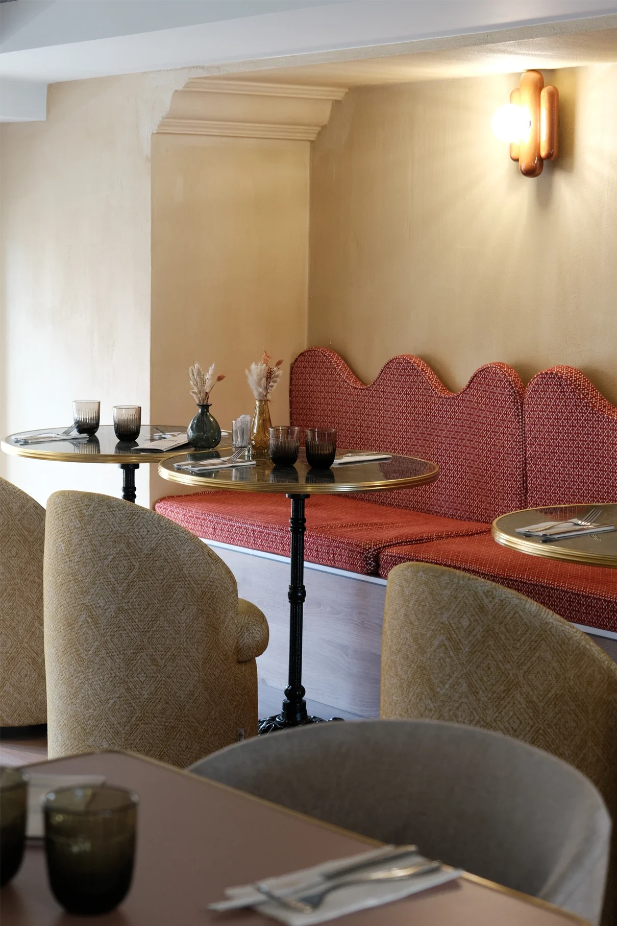 Branding, stratégie de communication, shooting photo et video, pour la création de contenus, la gestion et le développement des réseaux sociaux d'un restaurant en Corse, par ZACE - Agence de communication digitale à Corte, en Corse.
