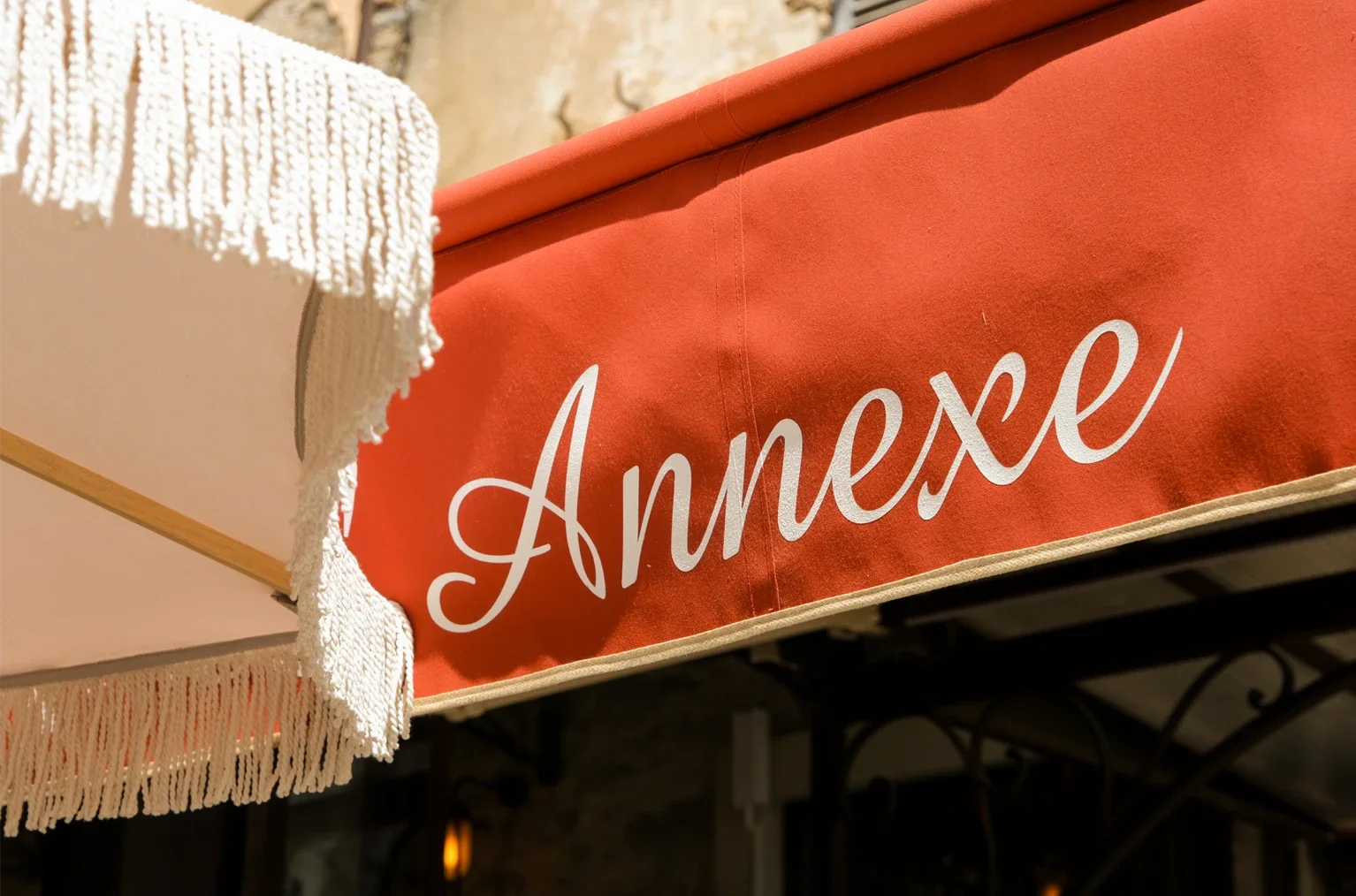Stratégie de communication, shooting photo et montage vidéo Réel Instagram, pour la gestion et le développement des réseaux sociaux d'un restaurant en Corse, par ZACE - Agence de communication digitale à Corte, en Corse.