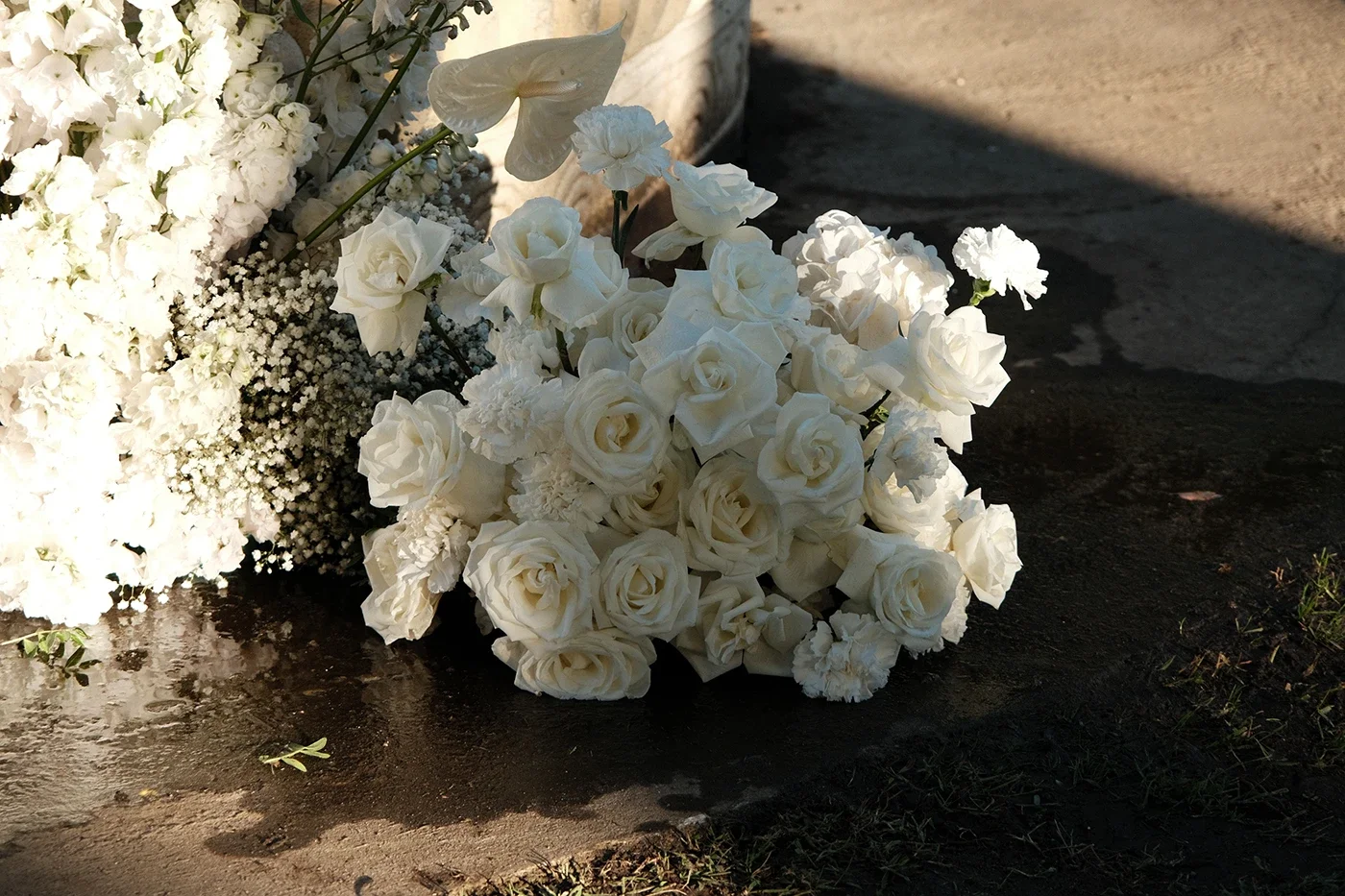 Direction artistique, shooting photo et montage vidéo Réel Instagram one shot, pour l'image de marque d'une fleuriste et décoratrice, par ZACE - Agence de communication digitale à Corte.