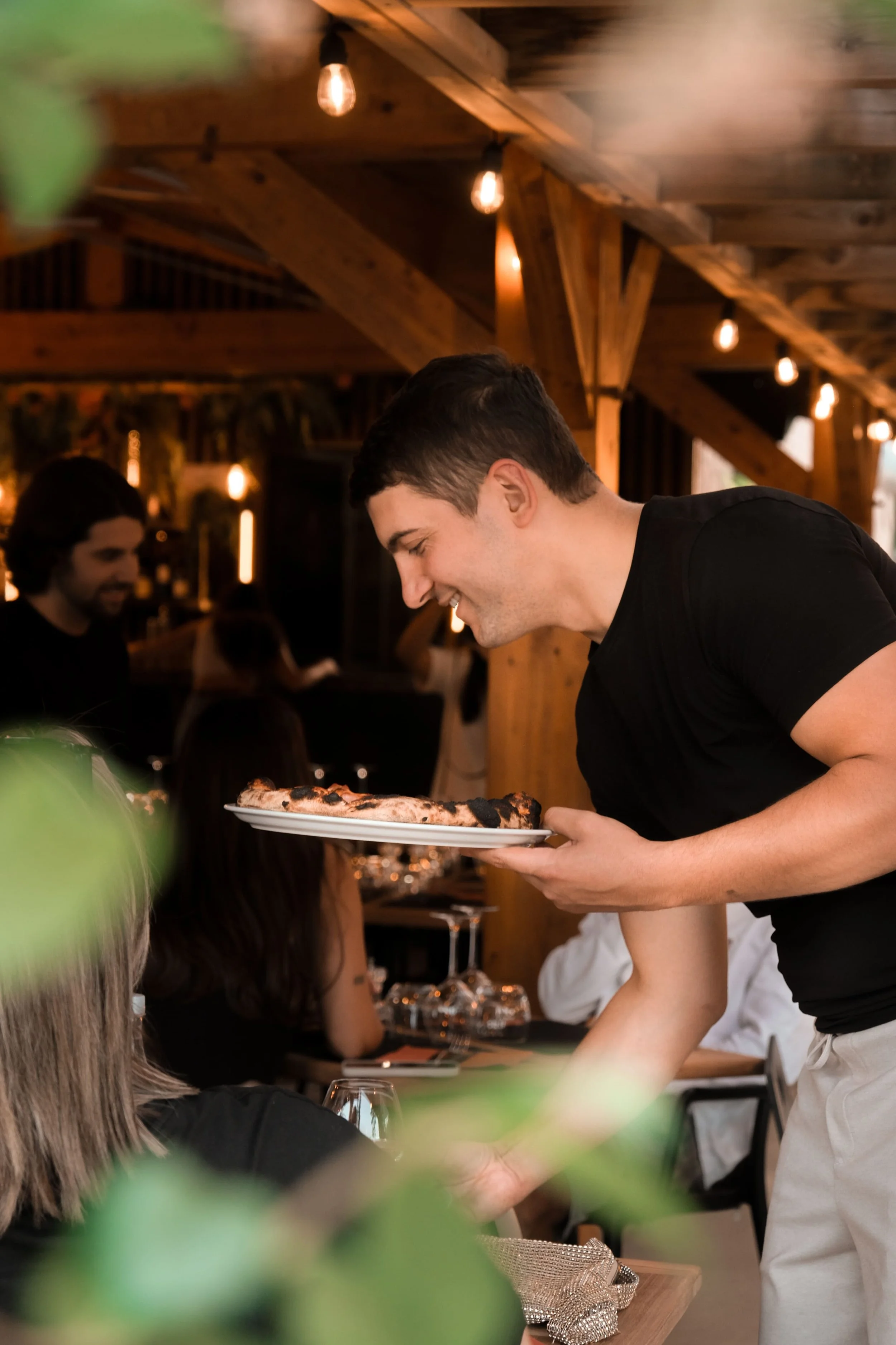 Création de feed instagram, stratégie de communication, shooting photo et video, pour la création de contenus, la gestion et le développement des réseaux sociaux d'un restaurant en Corse, par ZACE - Agence de communication digitale à Corte, en Corse.