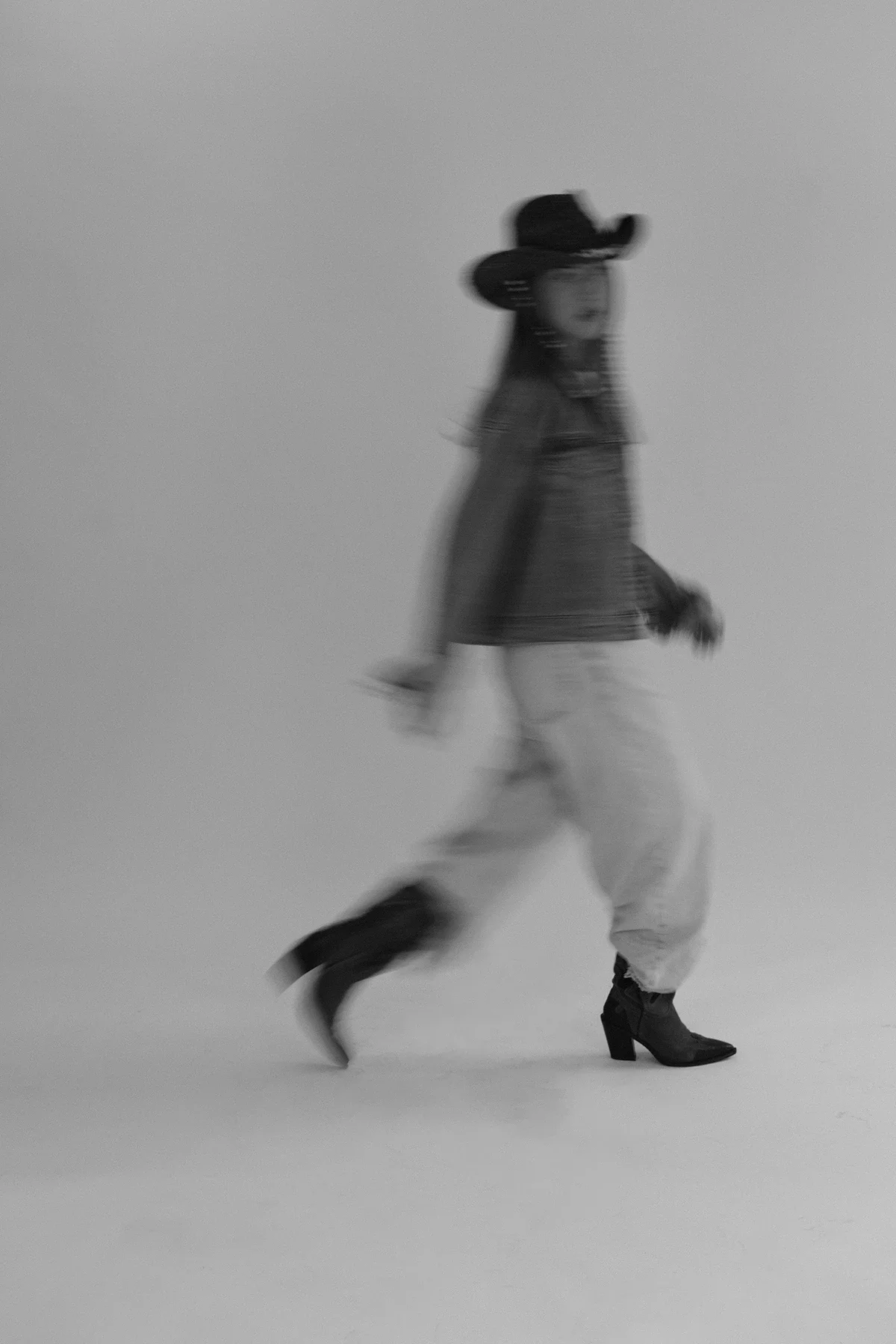 Direction artistique, shooting photo one shot en studio photographie, pour l'image de marque d'une marque Corse, par ZACE - Agence de communication digitale à Corte.