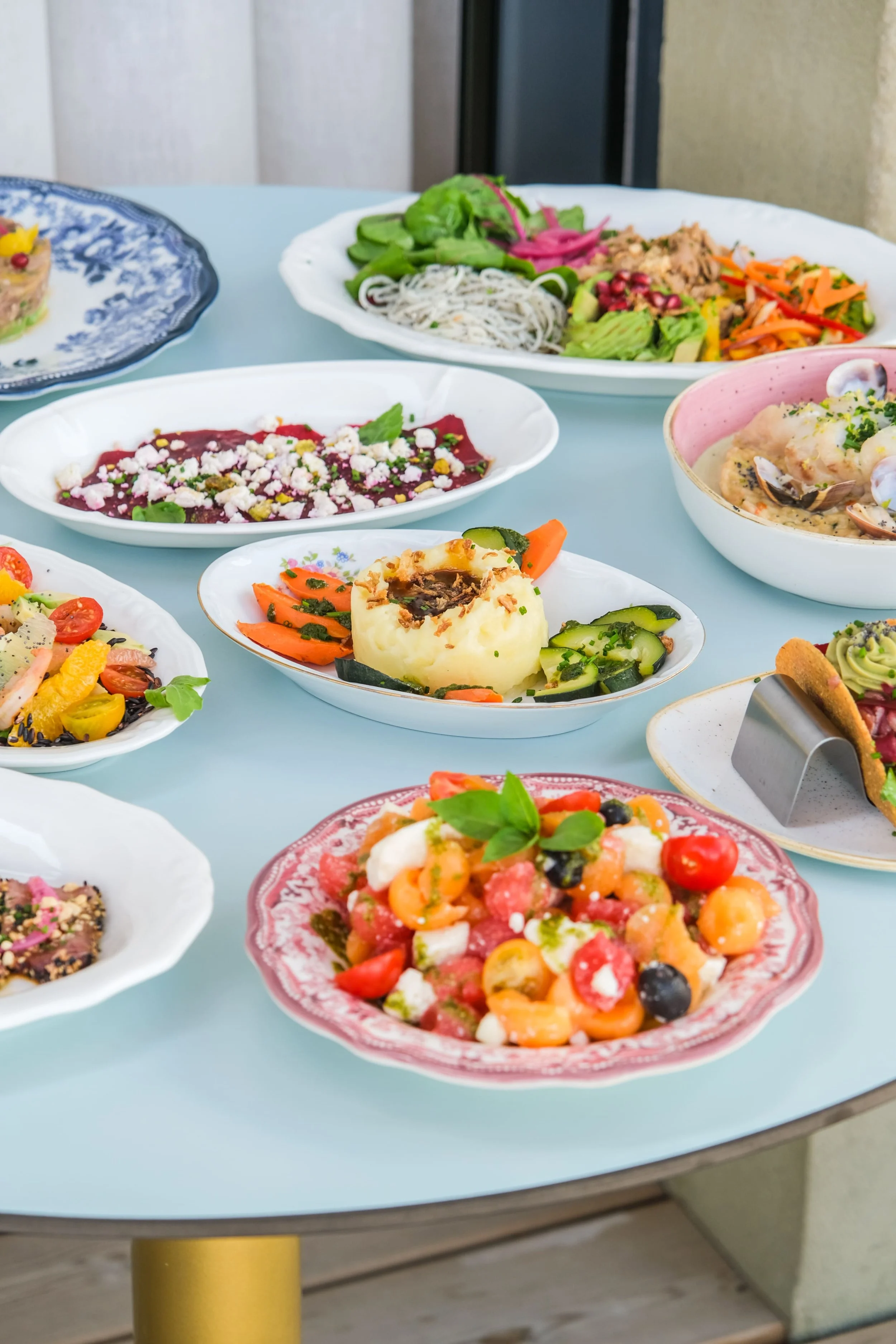 Branding, feed Instagram, stratégie de communication, shooting photo et montage vidéo Réel Instagram, pour la gestion et le développement des réseaux sociaux d'un restaurant en Corse, par ZACE - Agence de communication digitale à Corte.