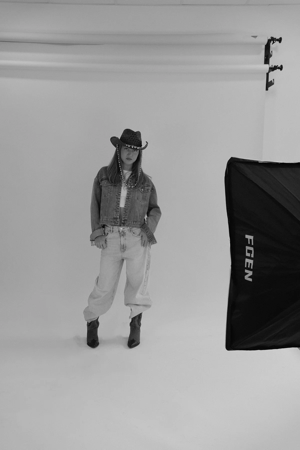 Direction artistique, shooting photo one shot en studio photographie, pour l'image de marque d'une marque Corse, par ZACE - Agence de communication digitale à Corte.