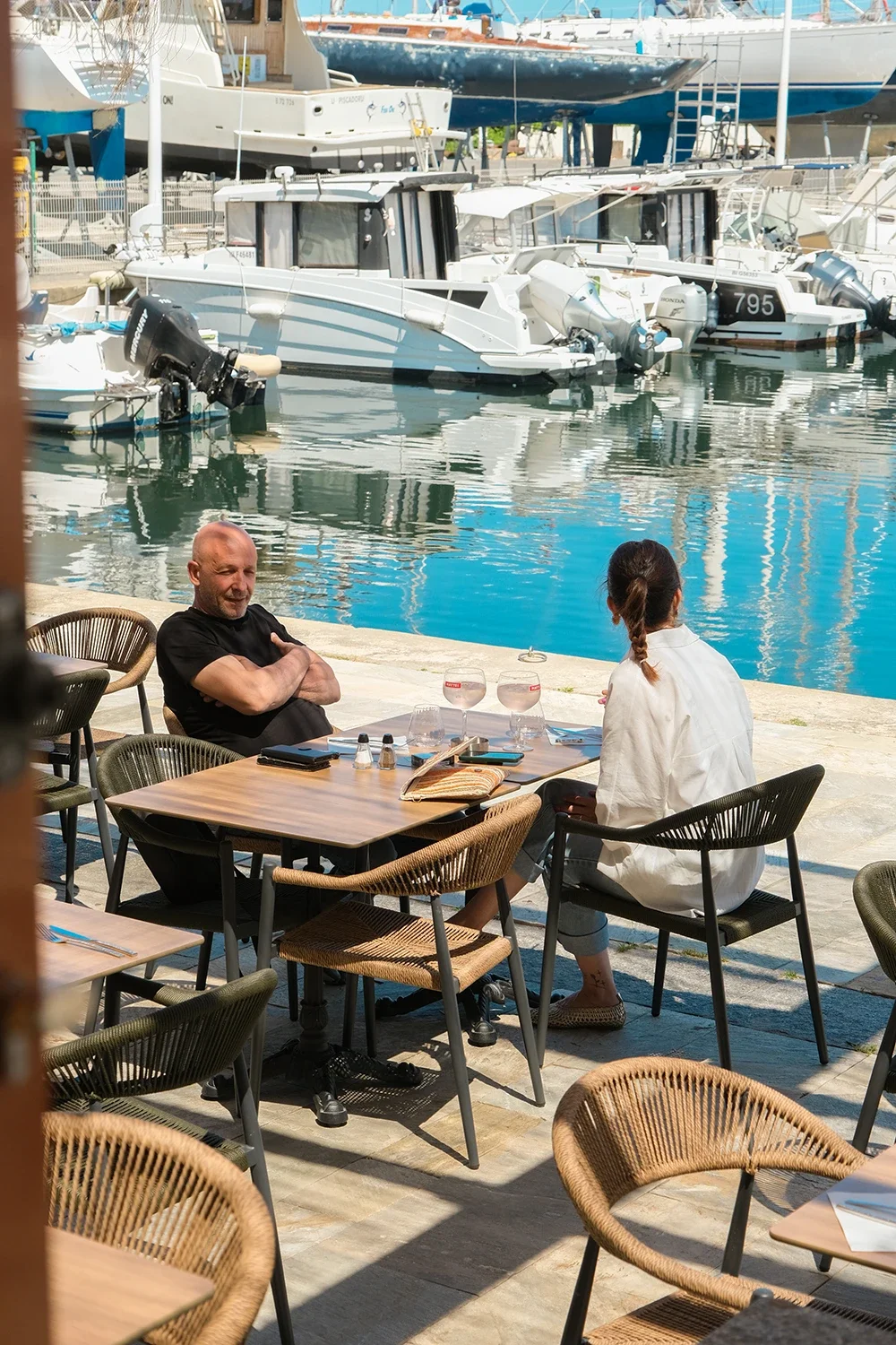 Stratégie de communication digitale, shooting photo et vidéo réel Instagram, pour la gestion et le développement d'un restaurant en Corse, par ZACE - Agence de communication digitale à Corte, en Corse.