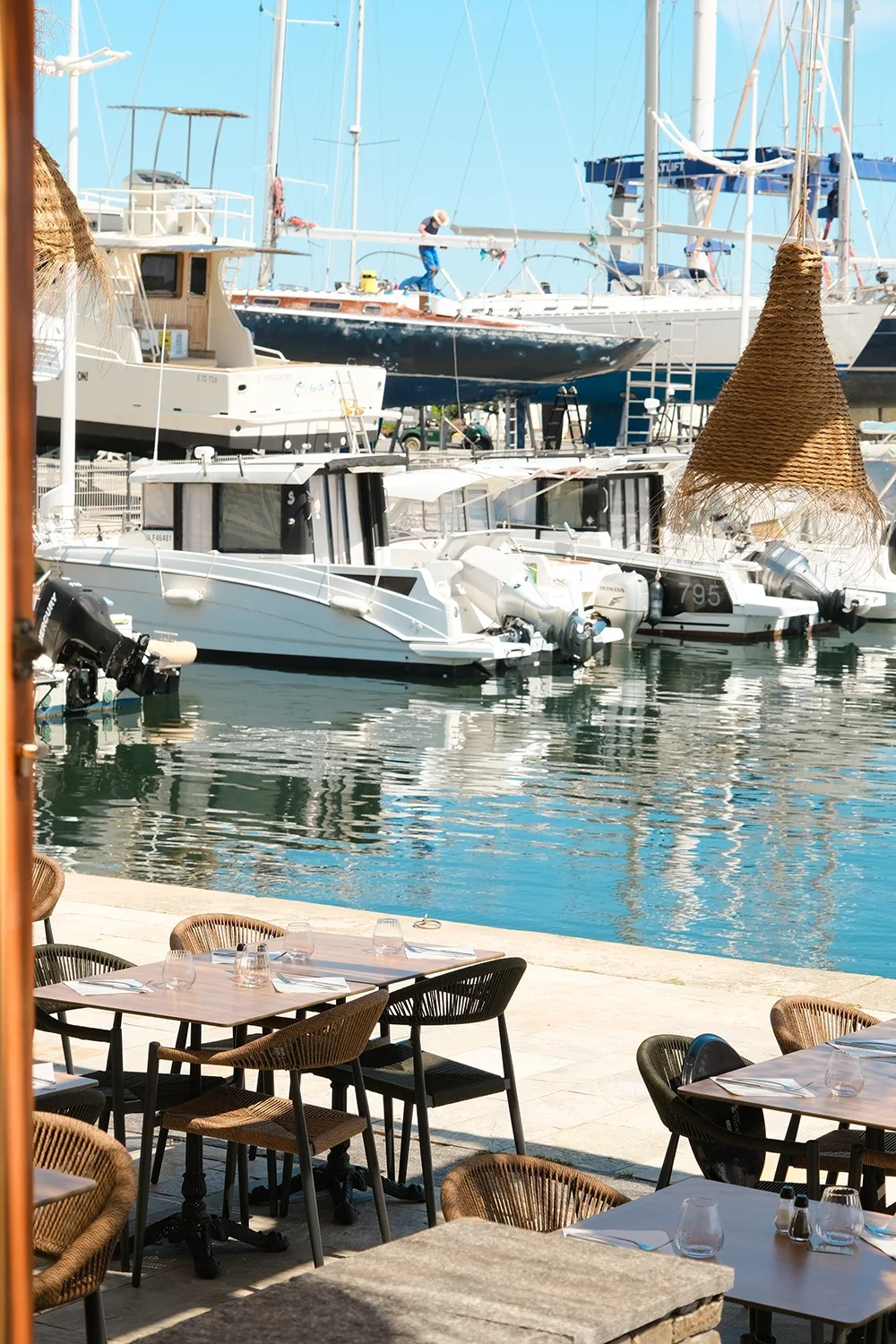 Stratégie de communication digitale, shooting photo et vidéo réel Instagram, pour la gestion et le développement d'un restaurant en Corse, par ZACE - Agence de communication digitale à Corte, en Corse.