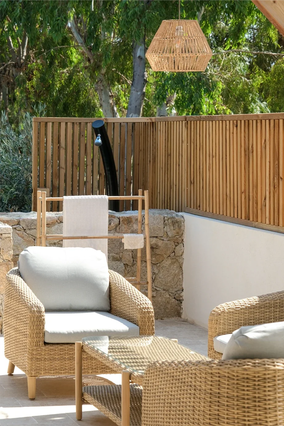 Lancement de média sociaux, stratégie de communication, shooting photo et montage vidéo Réel Instagram, pour la gestion et le développement des réseaux sociaux d'un hotel en Corse, par ZACE - Agence de communication digitale à Corte, en Corse.