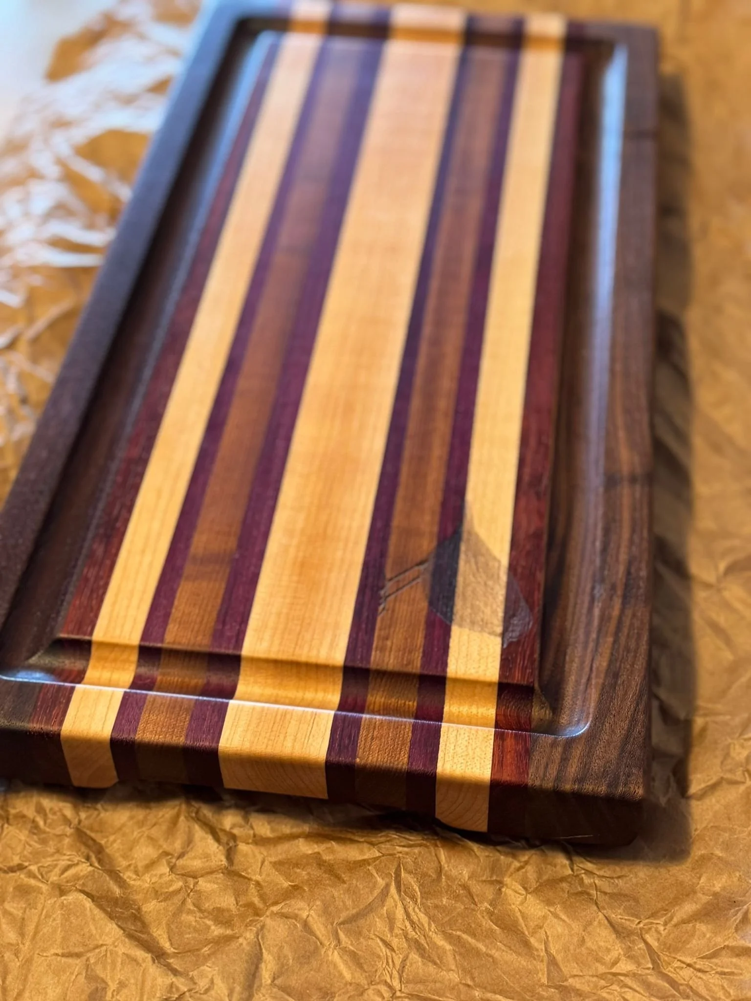 Cutting boards are 100% from hardwood (maple, walnut and ash).
Inserted handle and rubber feet.
Exotic woods included (wenge / purple heart / padauk ).
Name engraving $20 extra.
Customizable to any size and colour variations.