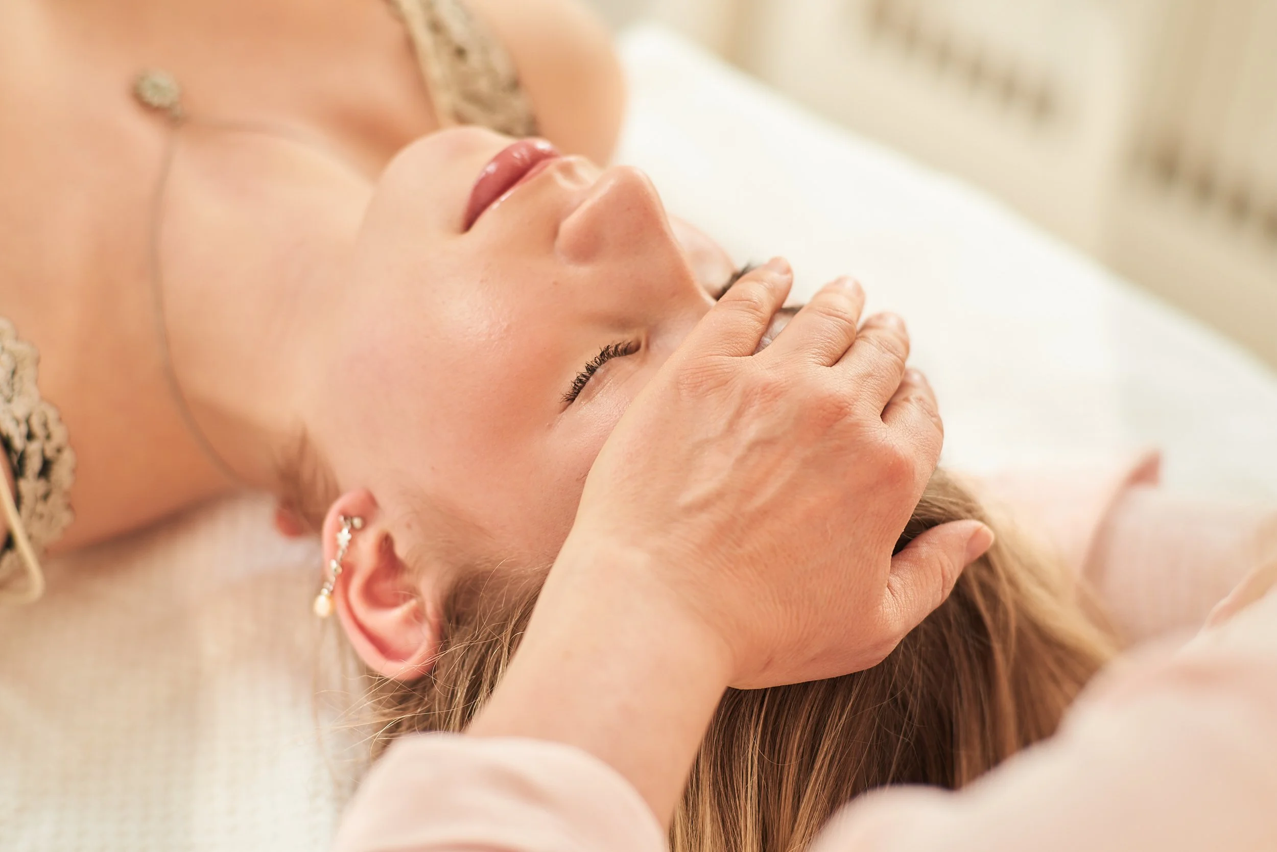 Craniosacrale Behandlung in Hamburg zur Förderung von Entspannung, Regeneration und innerer Ruhe.