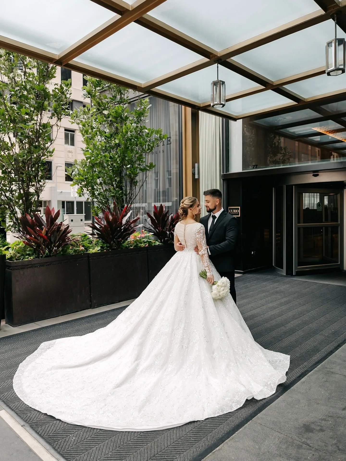 A moment for the dress ✨ 
&bull;
&bull;
#minnesotaweddingphotographer #mnweddingphotographer #mnwedding #mnweddingplanner #minnesotabride #bridalmakeup #weddingdresses #ballgownweddingdress