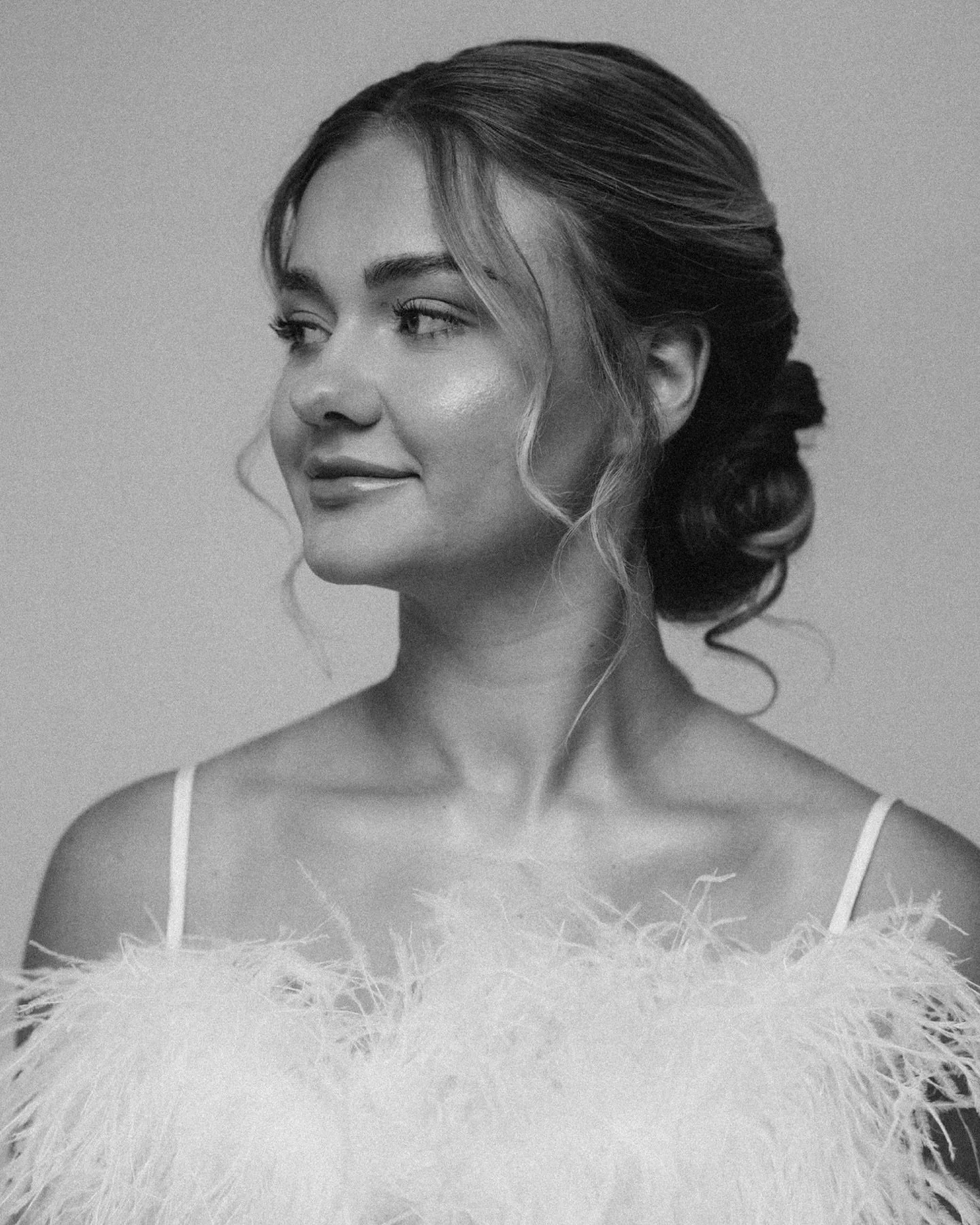 Glam &amp; giggles ✨
&bull;
&bull;
#minnesotaweddingphotographer #mnweddingphotographer #mnweddingvendors #mnvendors #mnweddingvenues #minnesotaweddings #minnesotaphotographer