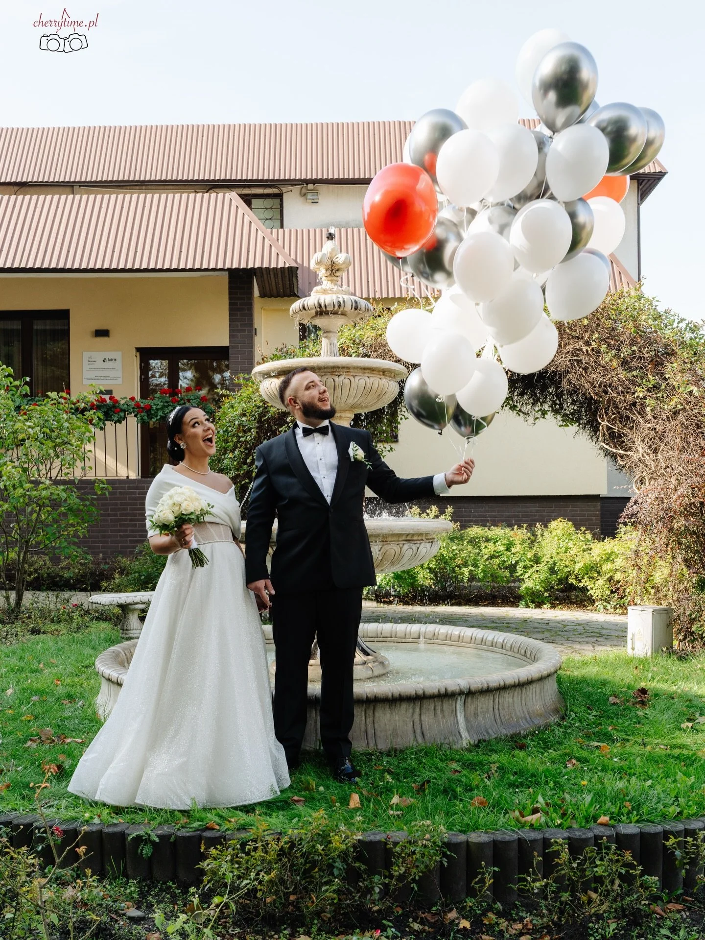 Cieszymy się bardzo, że w 2025 udało nam się wykonać aż tyle realizacji!📸

Jeśli chcecie wracać do tych chwil nawet po latach &mdash; jesteście w dobrym miejscu.
📅 Zostało kilka ostatnich termin&oacute;w na 2026 rok

#weddingphotography #ślub #ślub