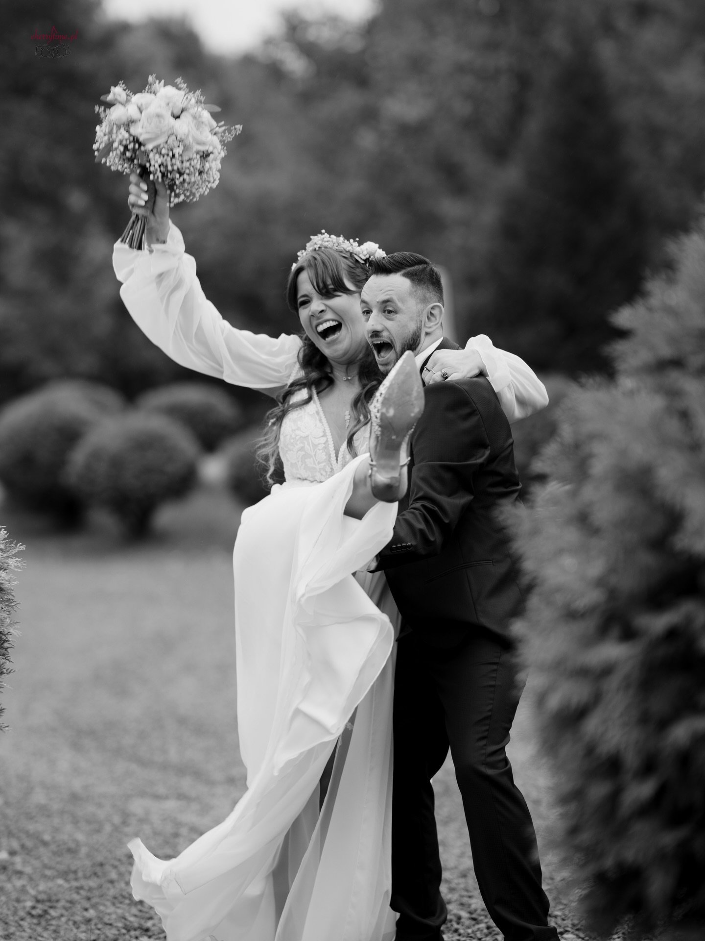 Dziś przedstawiam Państwu Natalię i Pawła, od kt&oacute;rych dobra energia bije na setki kilometr&oacute;w!
Dużo uśmiechu to to co aparat jak i goście lubią najbardziej!

Jeśli chcecie wracać do tych chwil nawet po latach &mdash; jesteście w dobrym m