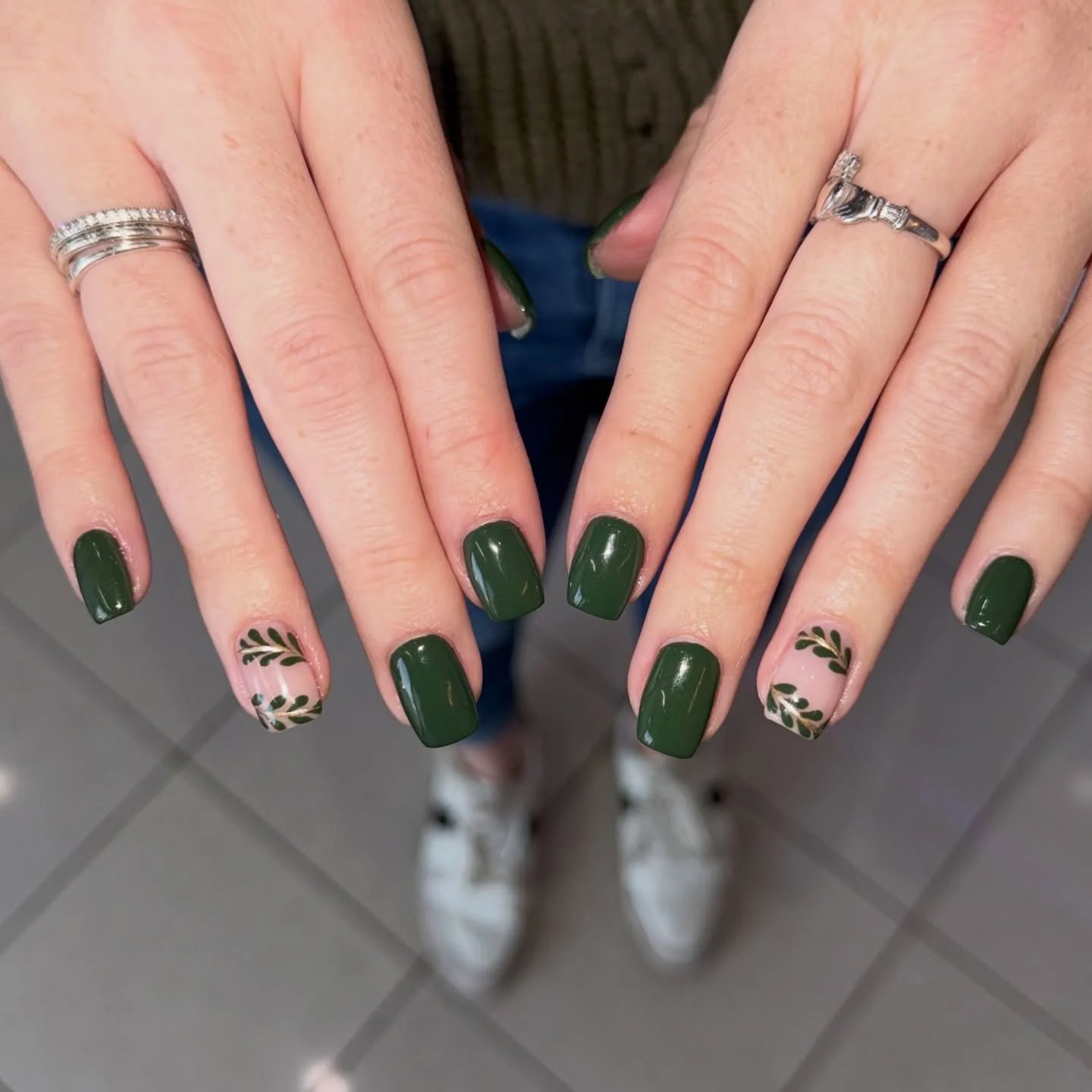 Forest fantasy, urban reality 

#Bellagionailsparaleigh #nails #nailsnailsnails #nailinspo #nailsdesign #nailsart #holidayseason #holidaynails #greennails #gelnails #festive #notd #daily 

 

Make your appointment now ! 
BELLAGIO NAIL SPA
📍8845 Six 