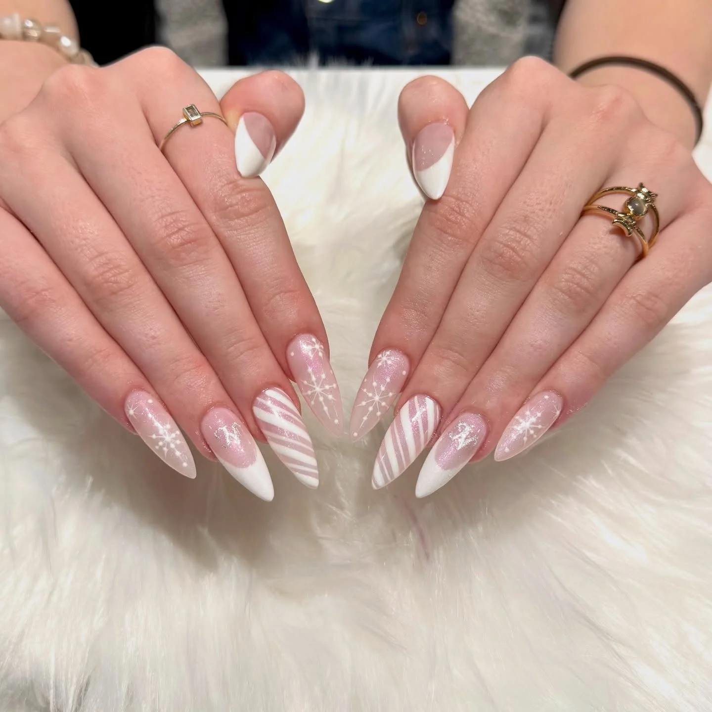 Winter wonderland nails ✨ &ndash; soft pink base with white French tips, glittery snowflake accents, and sweet candy‑cane details

#nailsalon #Bellagionailsparaleigh  #RaleighNC #nails #christmas 

BELLAGIO NAIL SPA
📍8845 Six Forks Rd
  Raleigh, NC 