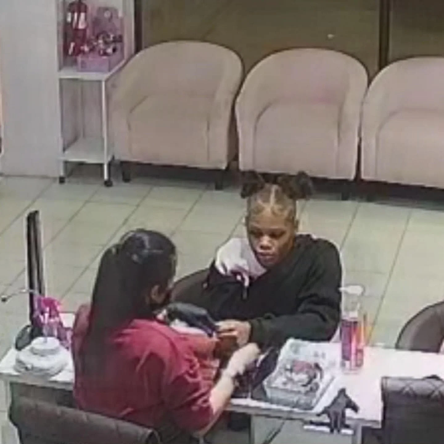 🚨 HELP IDENTIFY: Unpaid Service at BELLAGIO NAIL SPA 🚨

We are looking for help identifying the individual pictured below who visited our salon on 02/17 at 6pm. 

Unfortunately, this person left the premises without paying for services.

We would p