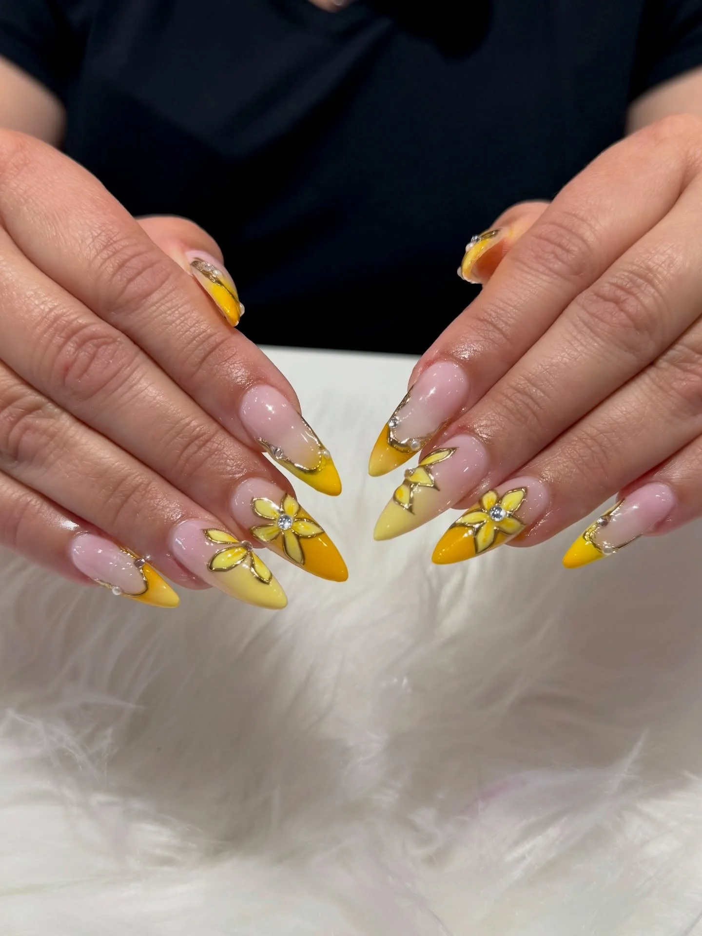 🌼 Hello, sunshine! Yellow ombr&eacute; tips, 3D floral art, gold chrome outlines &amp; rhinestones for that extra glow ✨ Pure elegance with a pop of spring. 

  #Bellagionailsparaleigh #fyp #nails #gelx #raleigh 
 
BELLAGIO NAIL SPA
📍8845 Six For