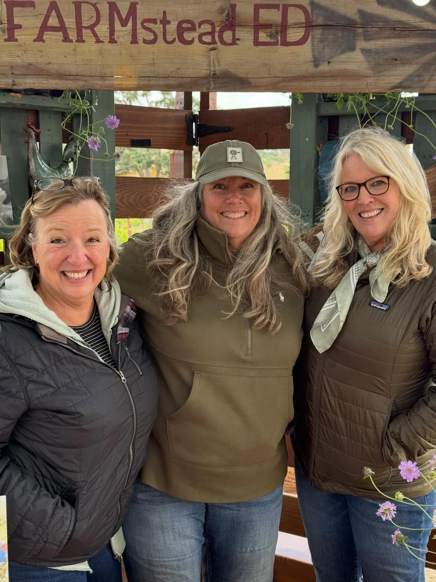 We couldn&rsquo;t do what we do promoting local ag without the 🧡 and support  of our herd of volunteers!  Moo-chas Gracias ladies!!

#volunteersrock #shoplocal #earthdaymarket