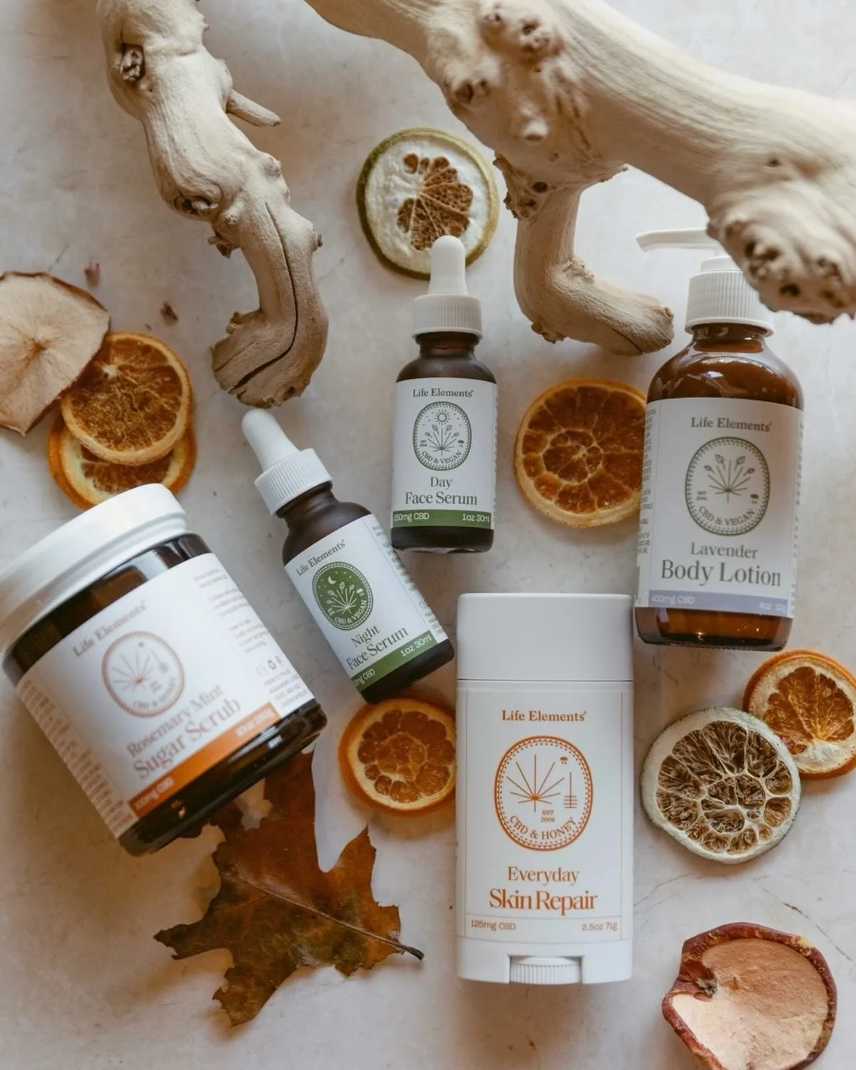 Sending a big squeeze to our superstar sponsors at Life Elements @life.elements! Thank you for making all the products that make us go aaahhhhh!
🤠🧡🙌

You know what they say: first comes love, then comes marriage, then comes a thriving body and ski