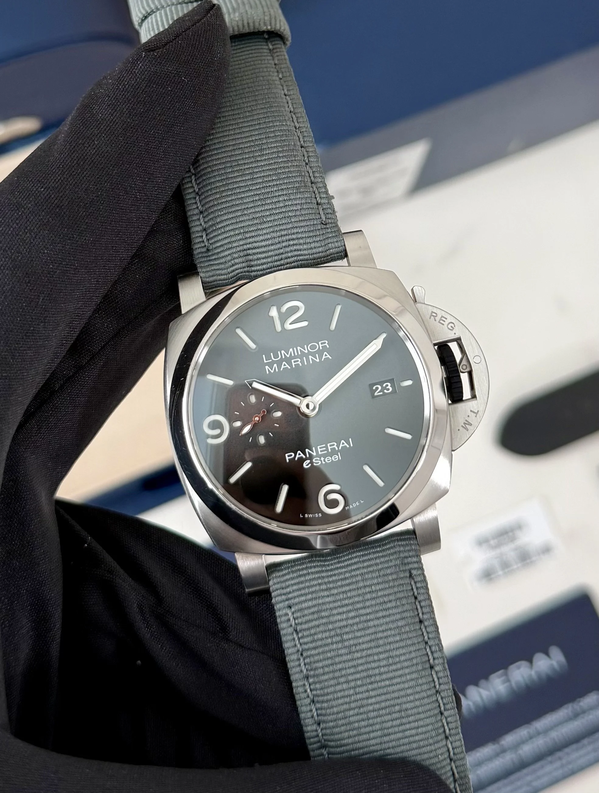 Panerai Luminor Marina eSteel 44mm Grigio Roccia Dial PAM01358 Complete Set 2023
