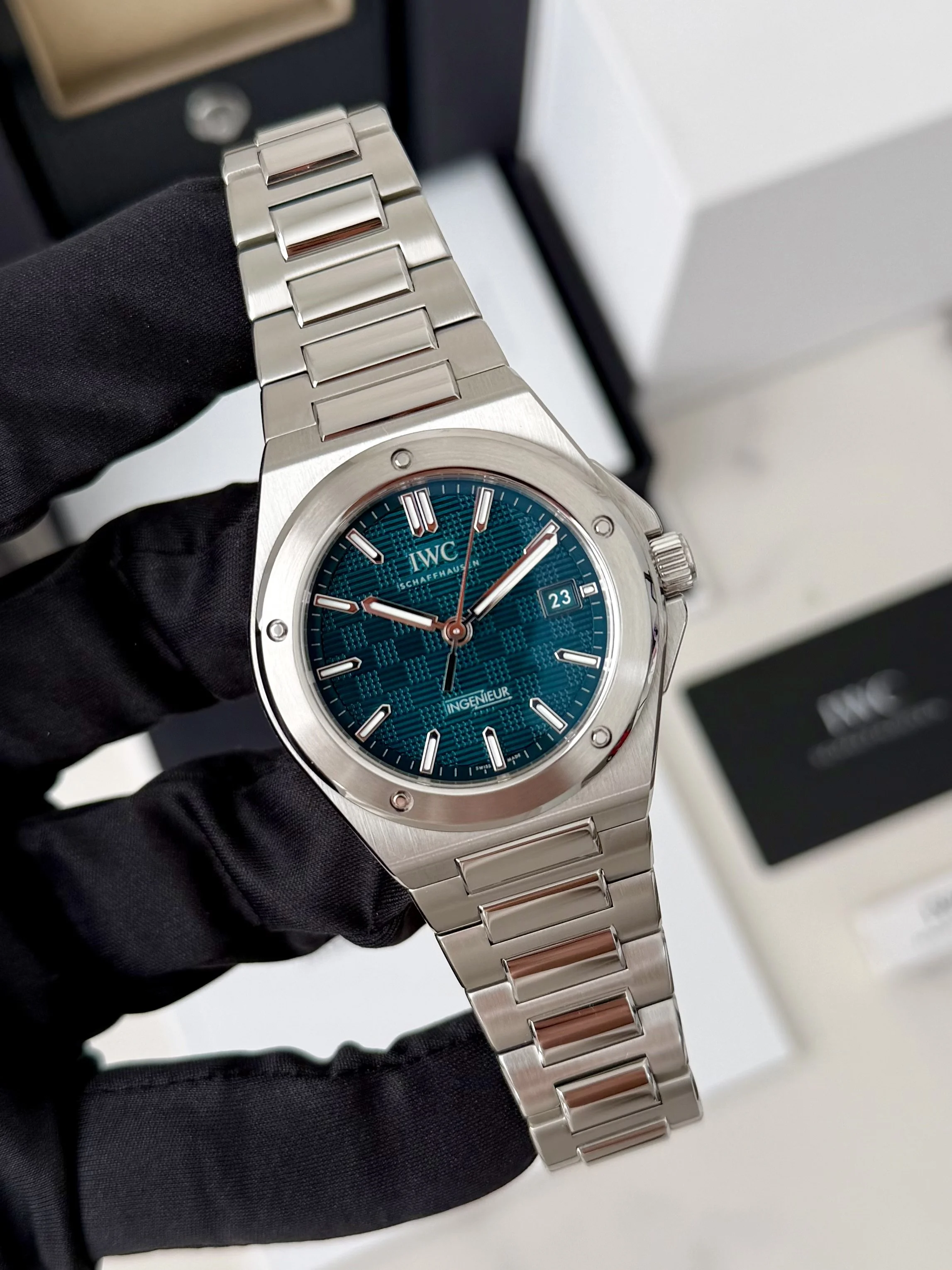 IWC Ingenieur 40 Automatic Aqua Dial IW328903 New Unworn Complete Set 2025