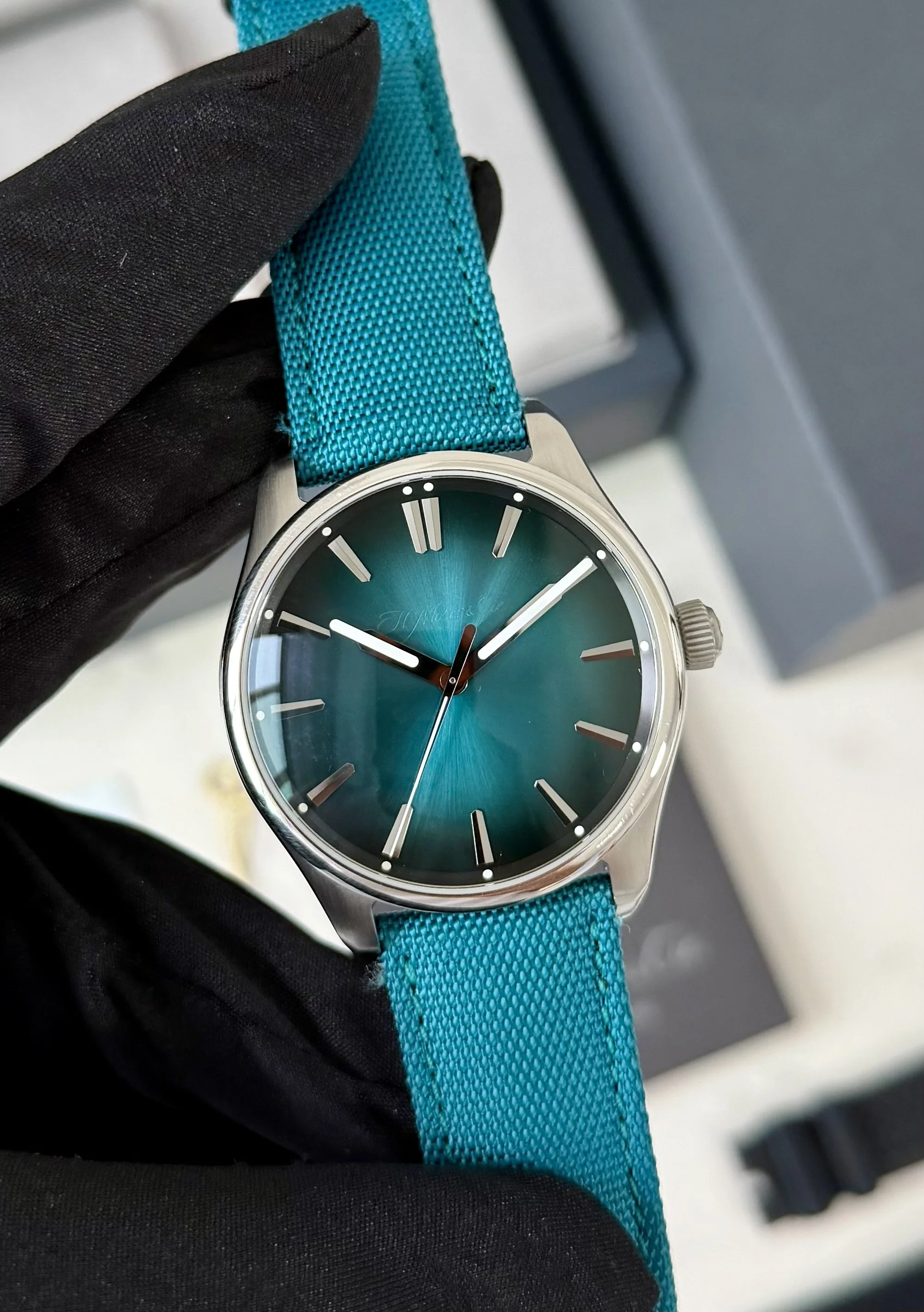 H. Moser & Cie. Pioneer Centre Steel Blue Lagoon Fumè Dial 3200-1214 Complete