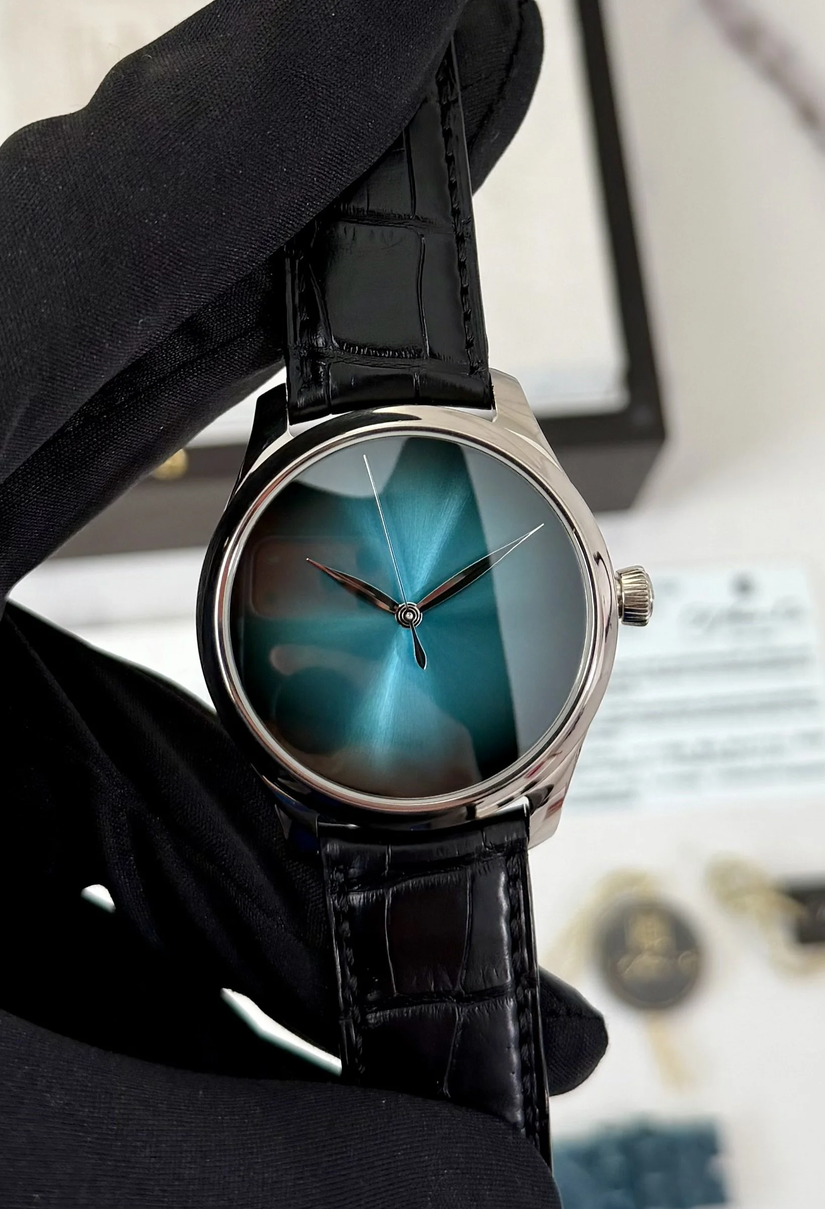 H. Moser & Cie. Endeavour Centre Seconds Blue Lagoon 40mm White Gold 1200-0206