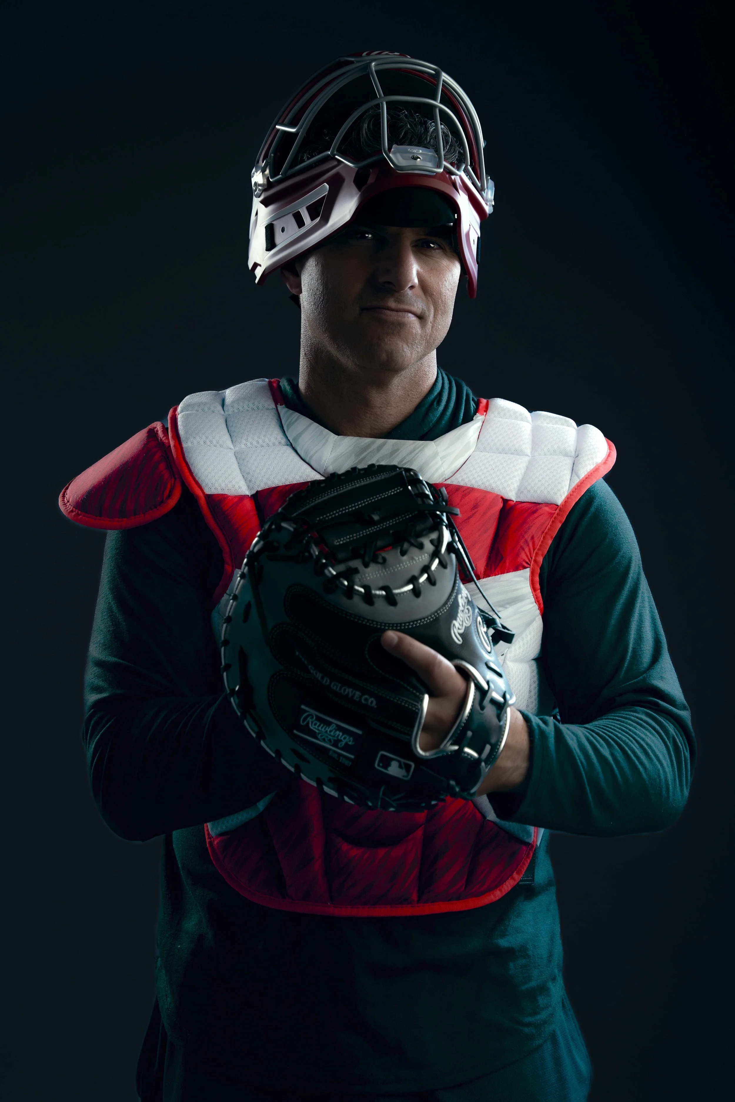 quinn-taplin-rc13-sports-catcher-mask-raised-glove.jpg