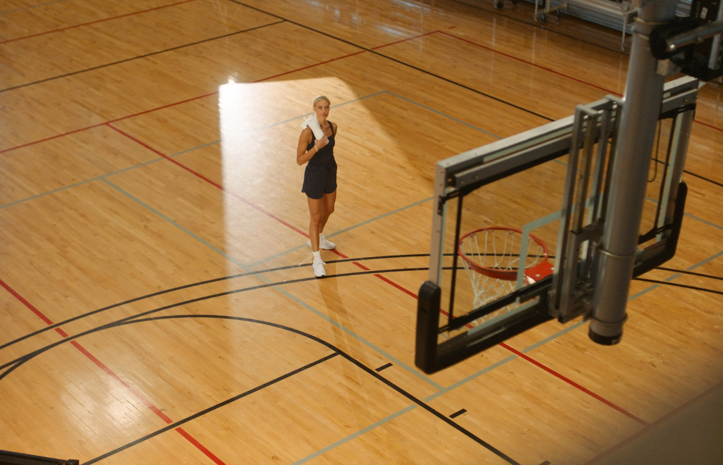 quinn-taplin-basketball-court-female-player-portrait.jpg