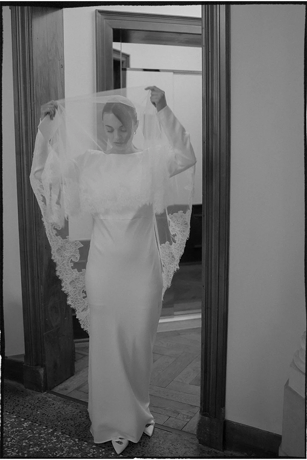 Portrait of the bride at Schloss Lieser.