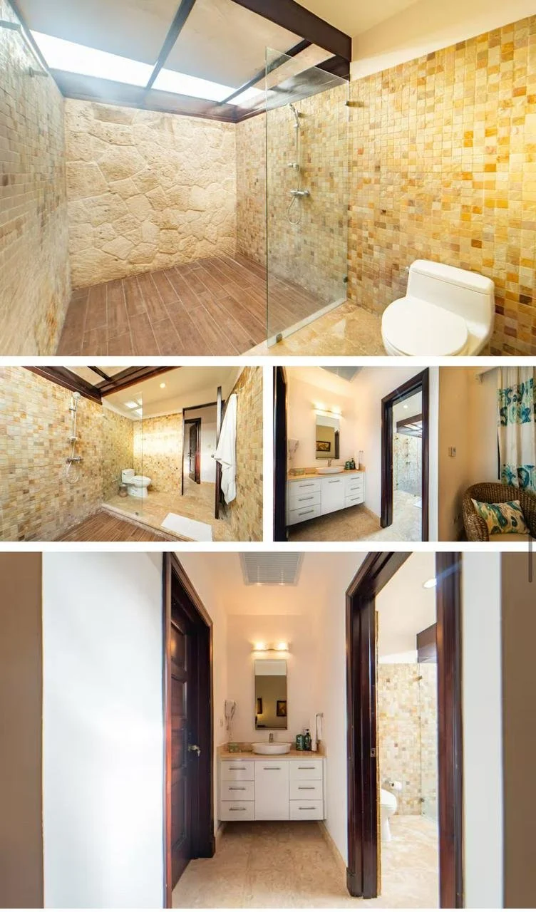 Fotos de un baño con paredes de piedra y azulejo en tonos ocres, con ducha de cristal y loza sanitaria blanca, en un espacios de diseño rústico y moderno.