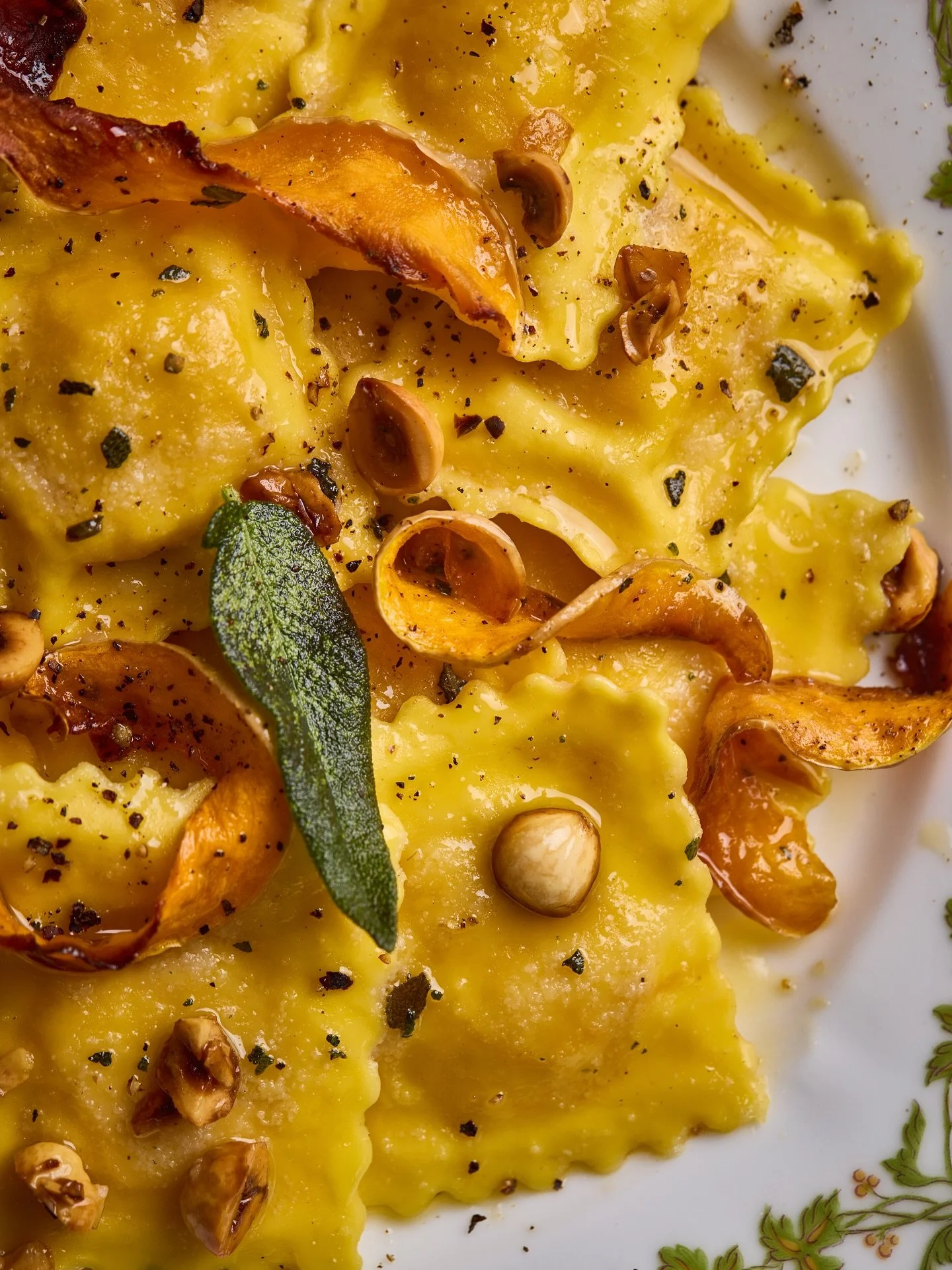 Some new work for @latuapasta 
A gorgeous enjoyable and delicious day shooting with @carlabarberphotography 

#pasta #foodstylist #foodphotography #tortelini #ravioli