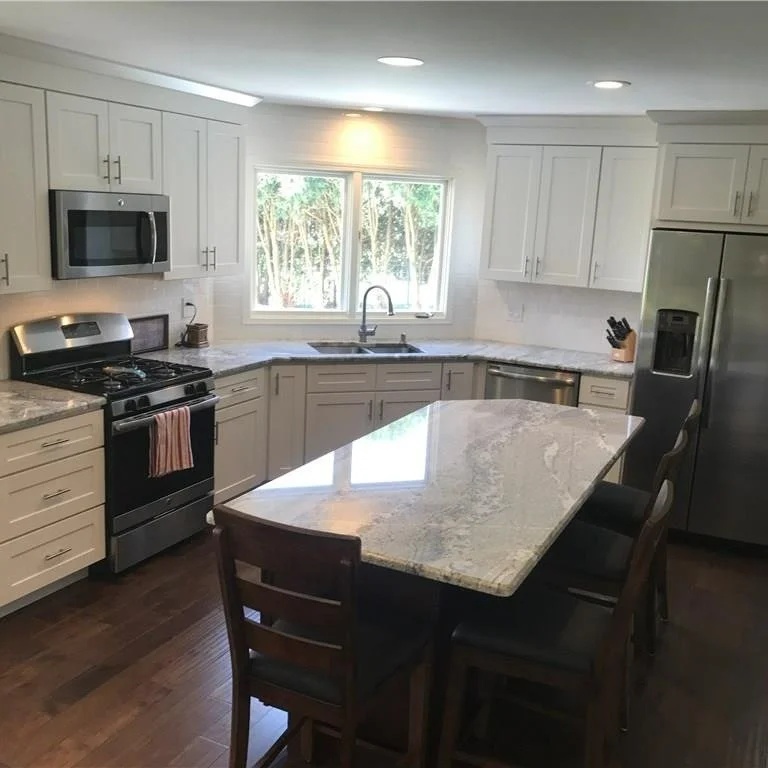Same house, totally different mood. Stainless throughout, a layout that makes cooking (and hanging out) easy, engineered wood flooring, brighter lighting&mdash;same footprint, totally new life. 

#kitchenremodel #beforeandafter #shakercabinets #tampa