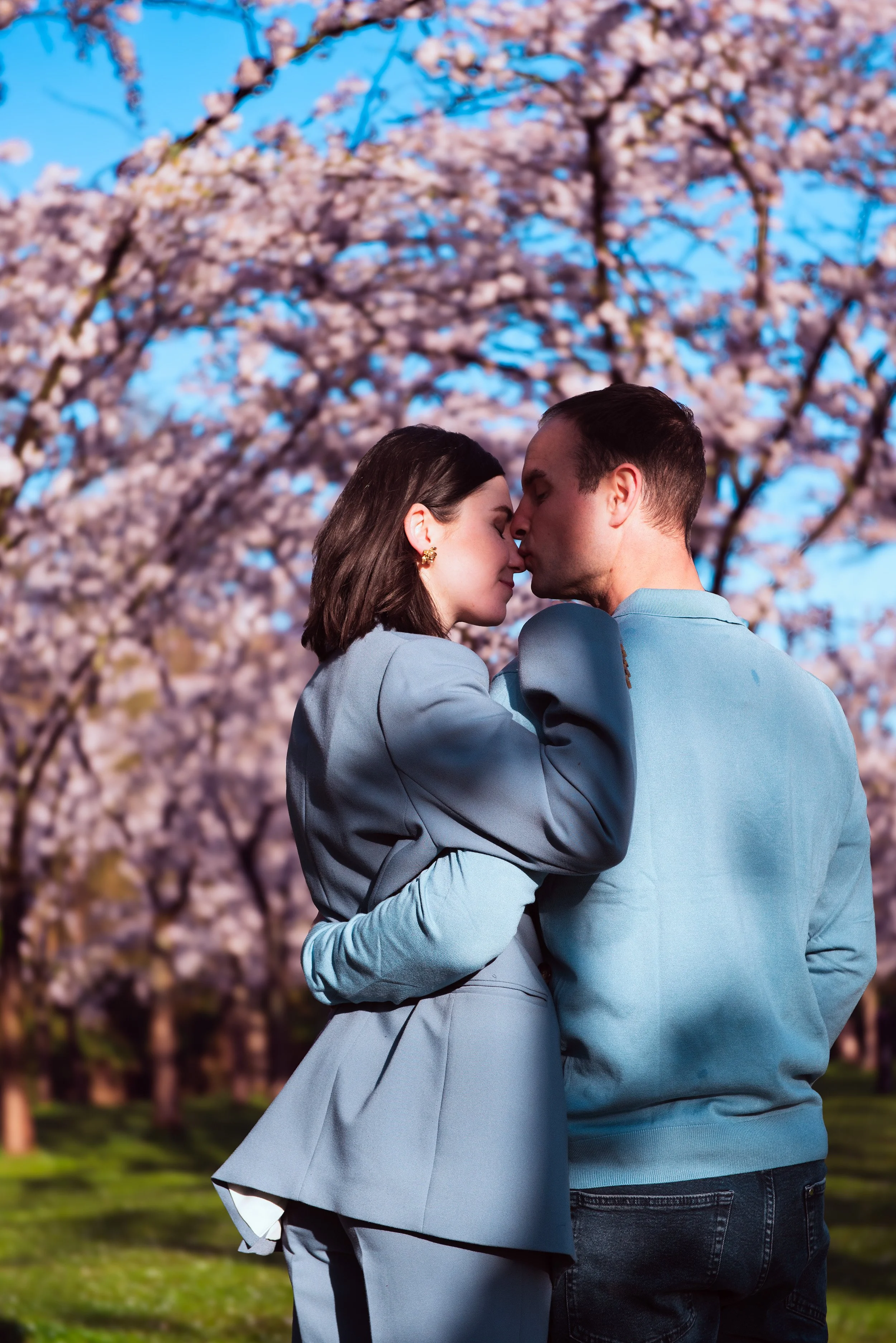 romantic-couple-cherry=blossoms-trees-photoshoot-amsterdam.jpg.jpg