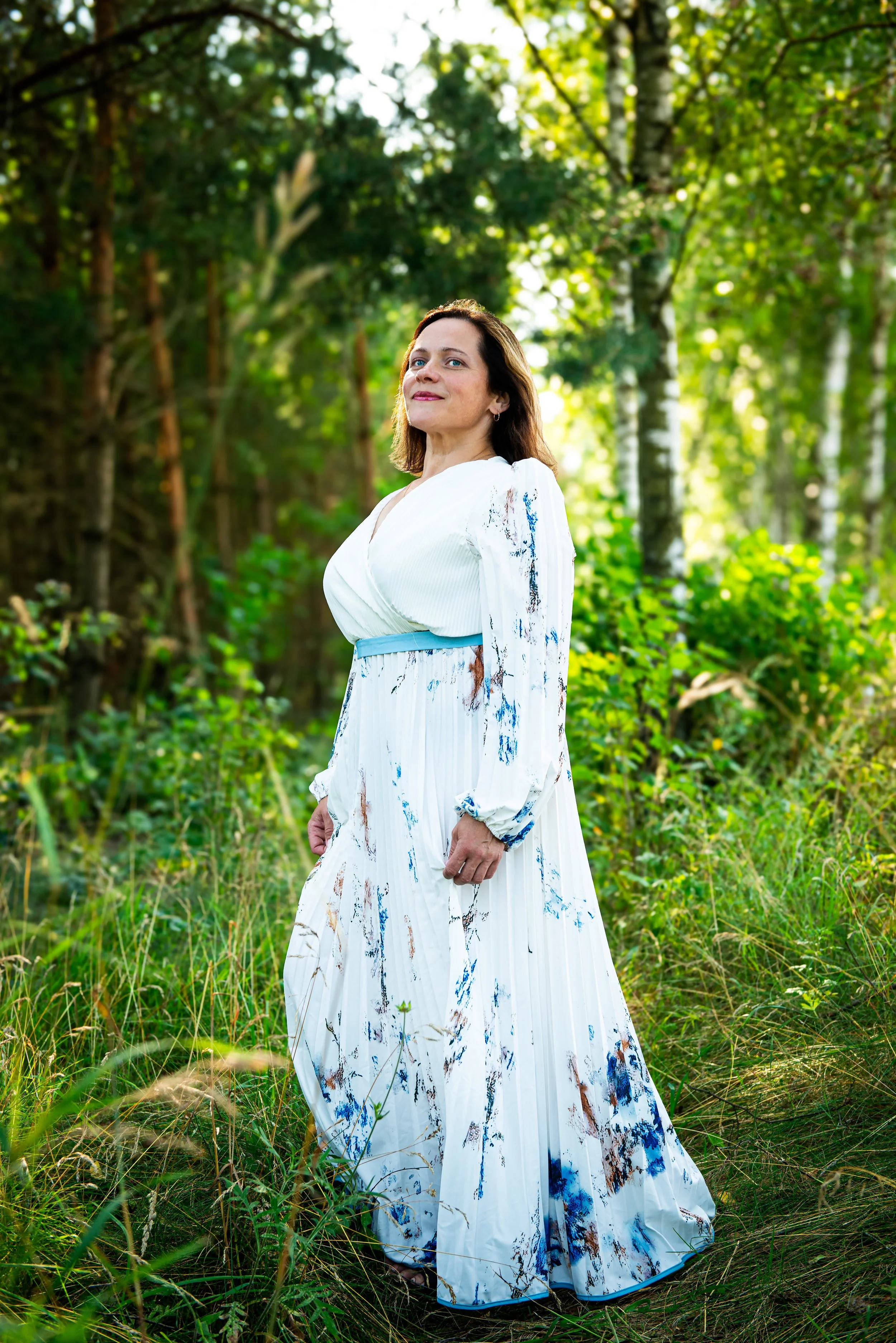 bride-white-dress-photoshoot-nature-summer-goled-hour.jpg.jpg