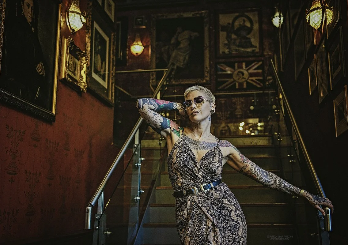 tattooed woman portrait. Izabela Bartnicka Photography, portrait photography, photographer Amsterdam, female photography, fashion, portrait, beautiful blond woman, with tattoos, colorful lights, fashion photoshoot