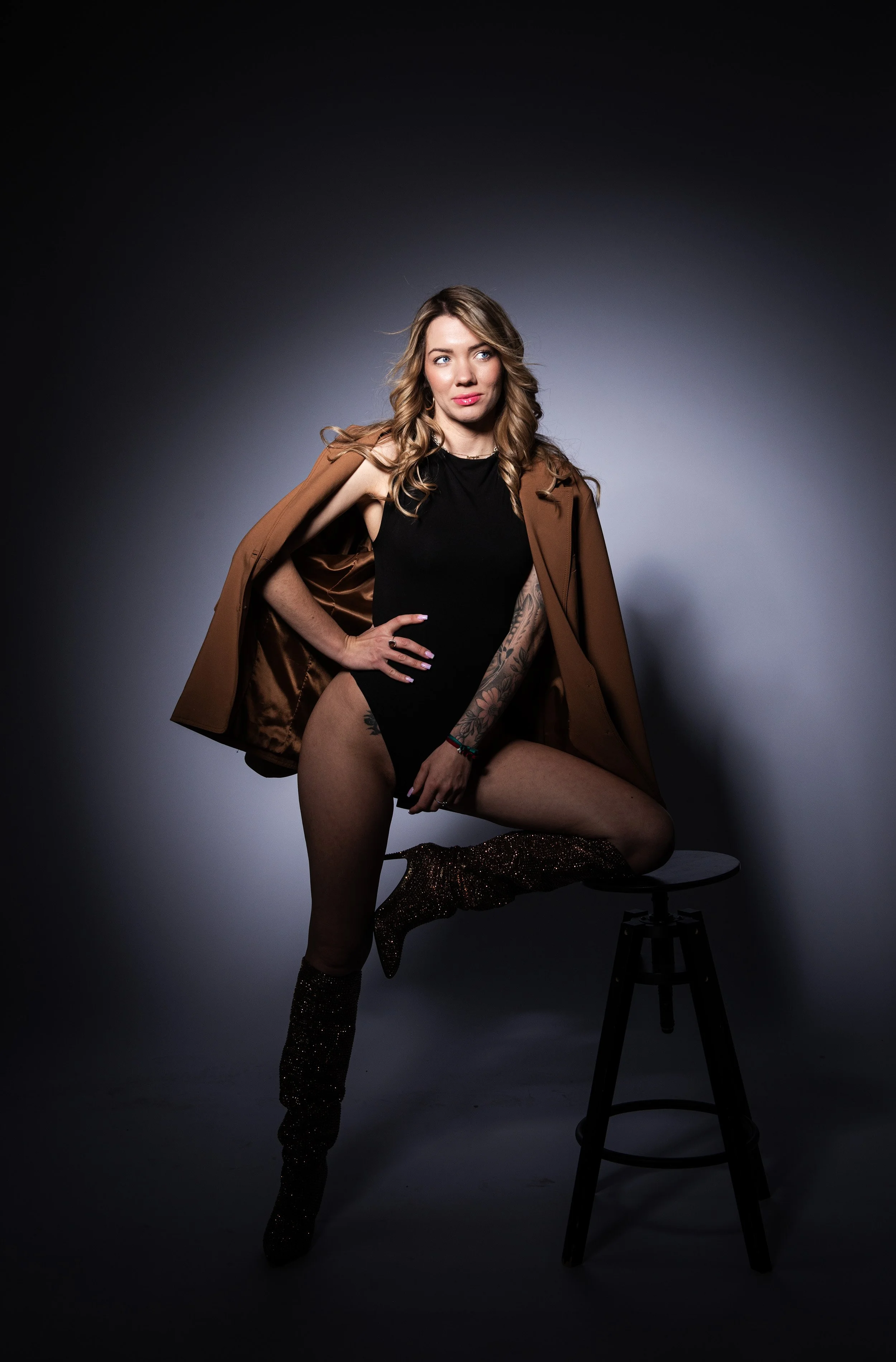 model, model portfolio, studio photography,  Izabela Bartnicka photography, model posing n the studio, model's photoshoot, studio lightening, fashion photoshoot Amsterdam