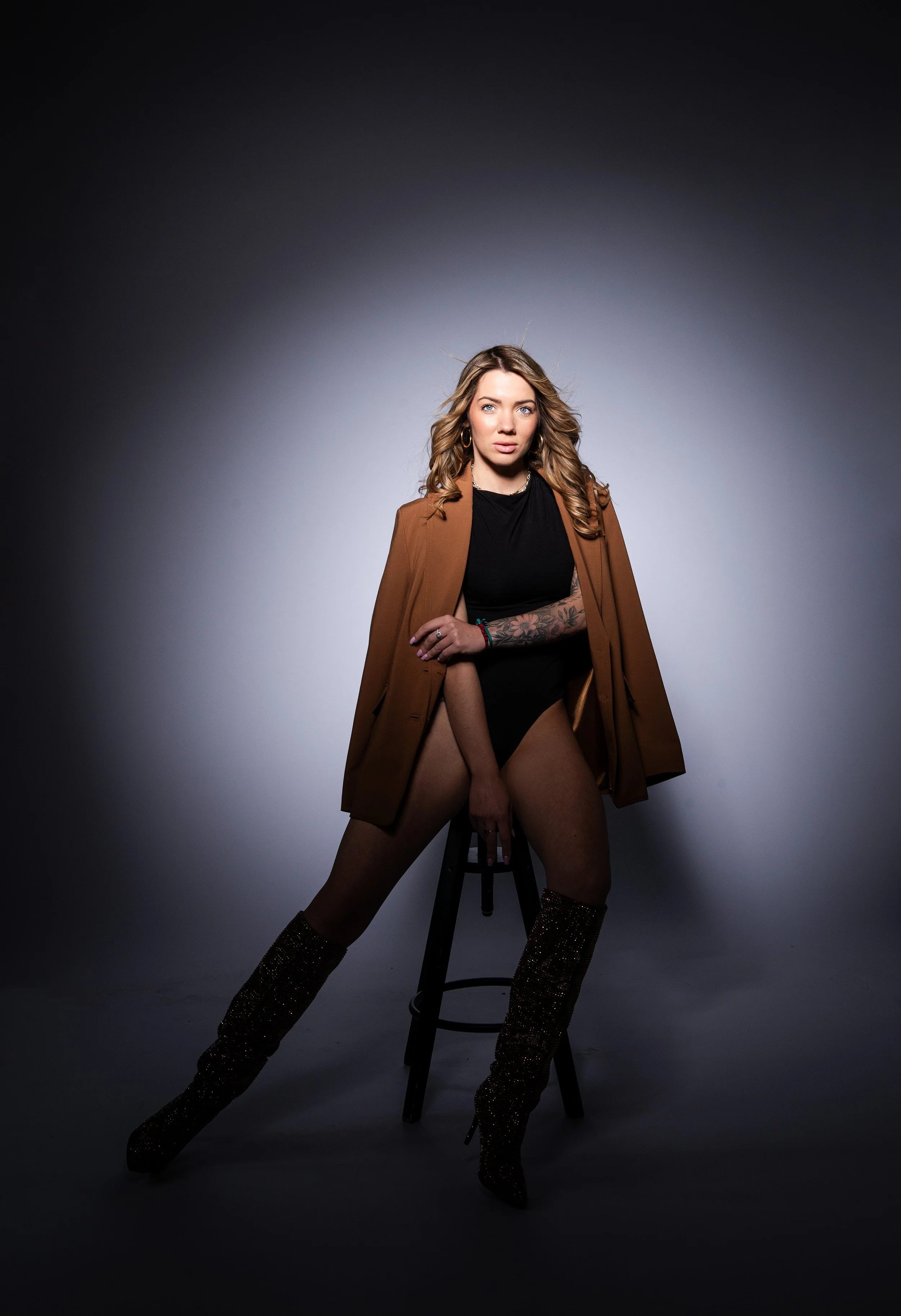 woman portrait. Izabela Bartnicka Photography, portrait photography, photographer Amsterdam, female photography, fashion, portrait, photoshoot in the studio, elegant photoshoot