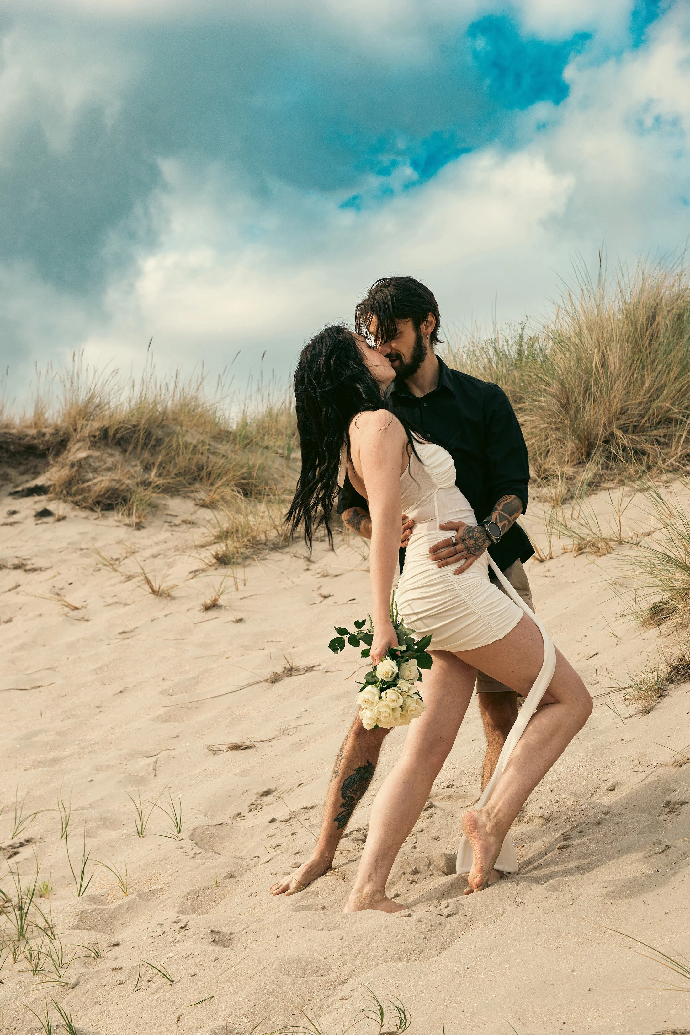 wedding-photoshoot-beach-wedding-dress-couple-in-love.jpg.jpg