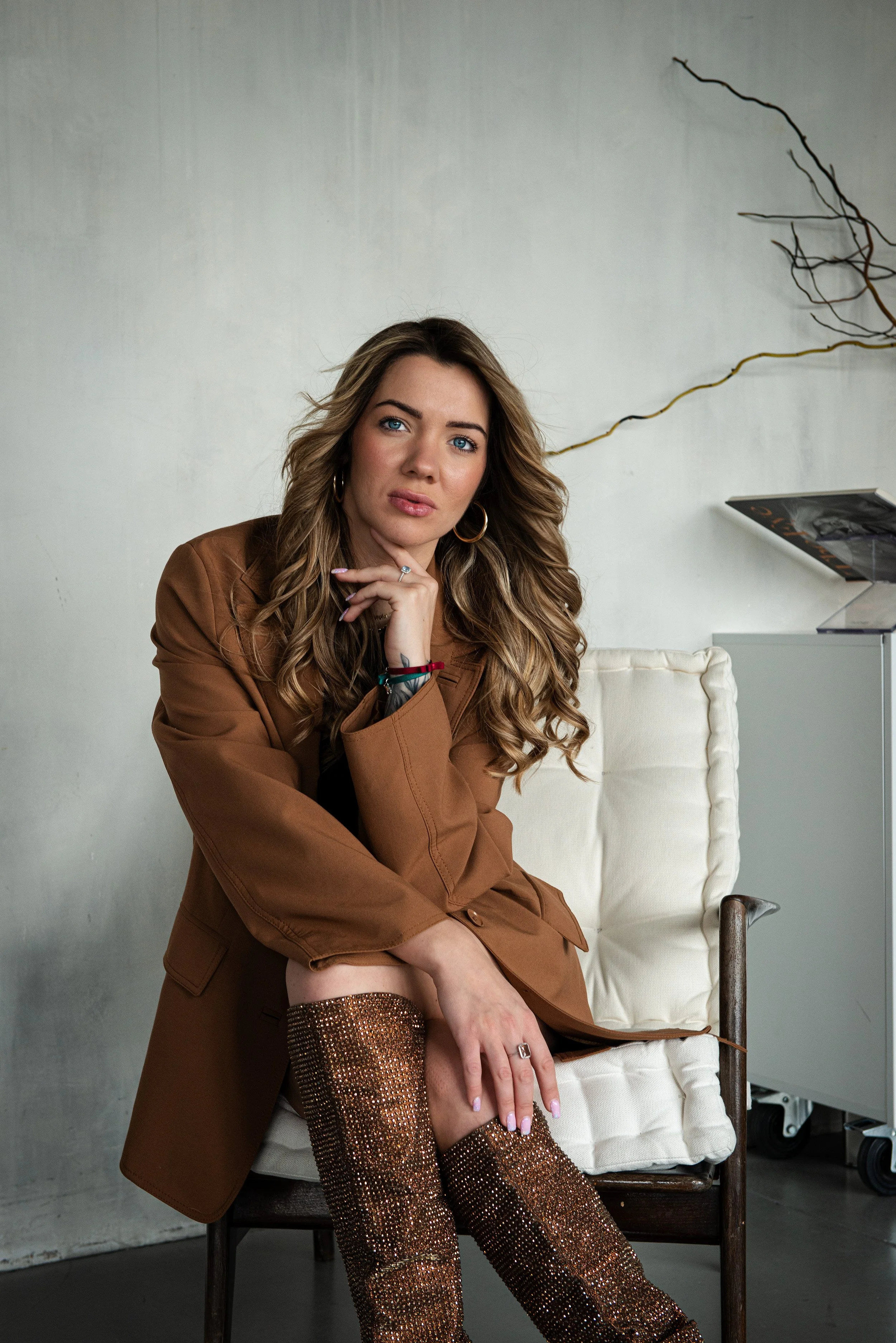 woman portrait. Izabela Bartnicka Photography, portrait photography, photographer Amsterdam, female photography, fashion, portrait, photoshoot in the studio, elegant photoshoot